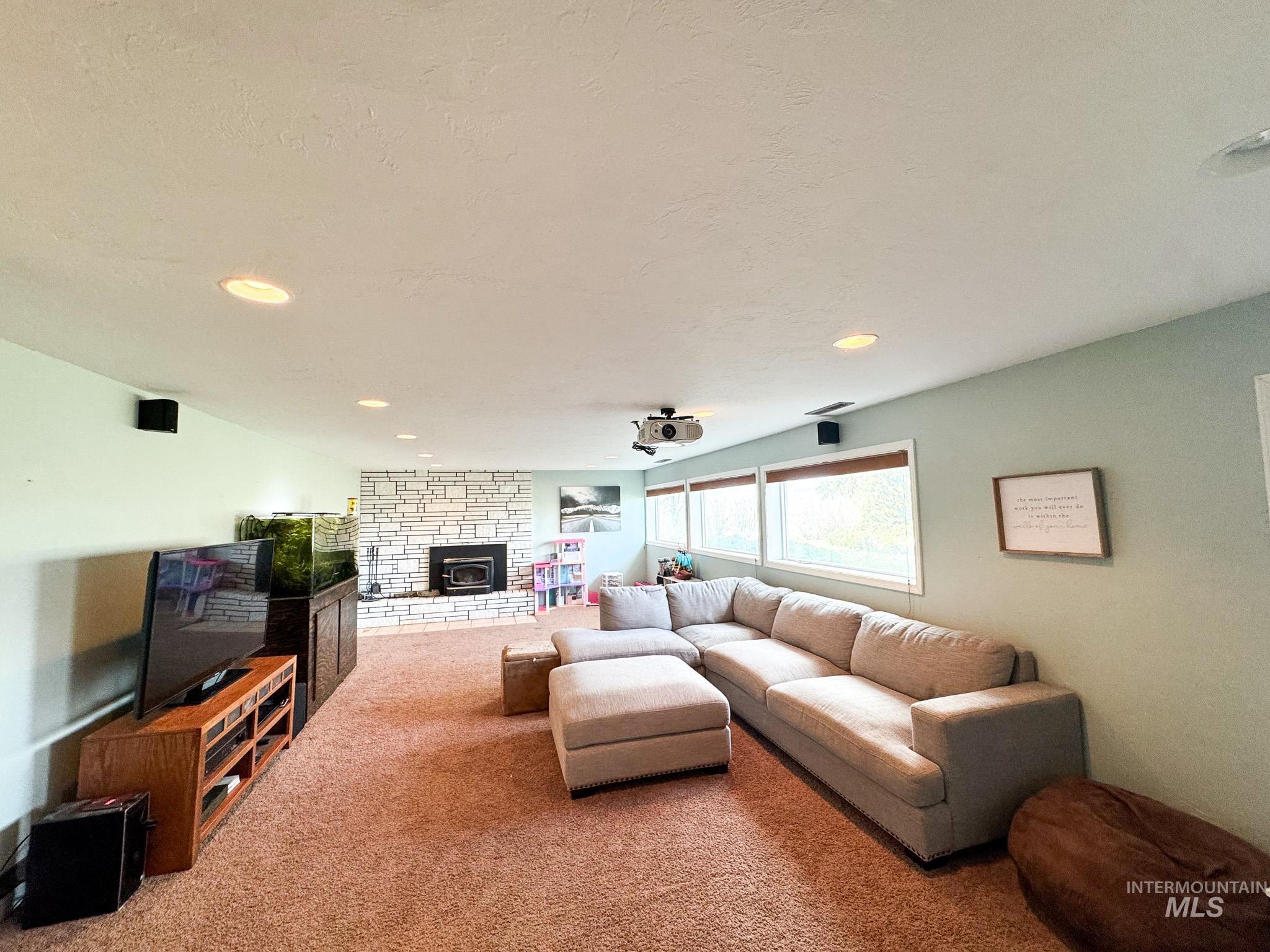 703 College St Property Photo 22