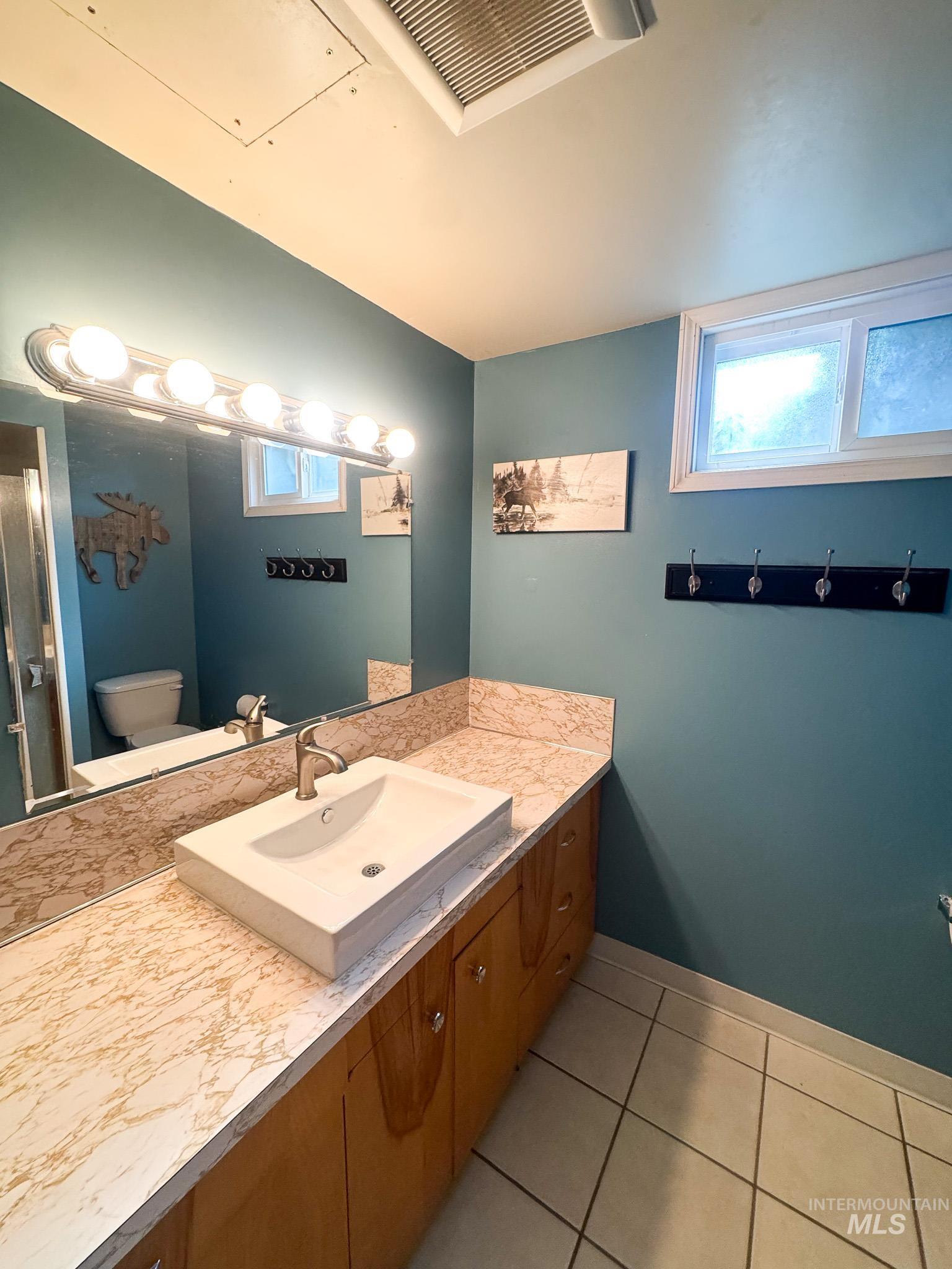 703 College St Property Photo 31