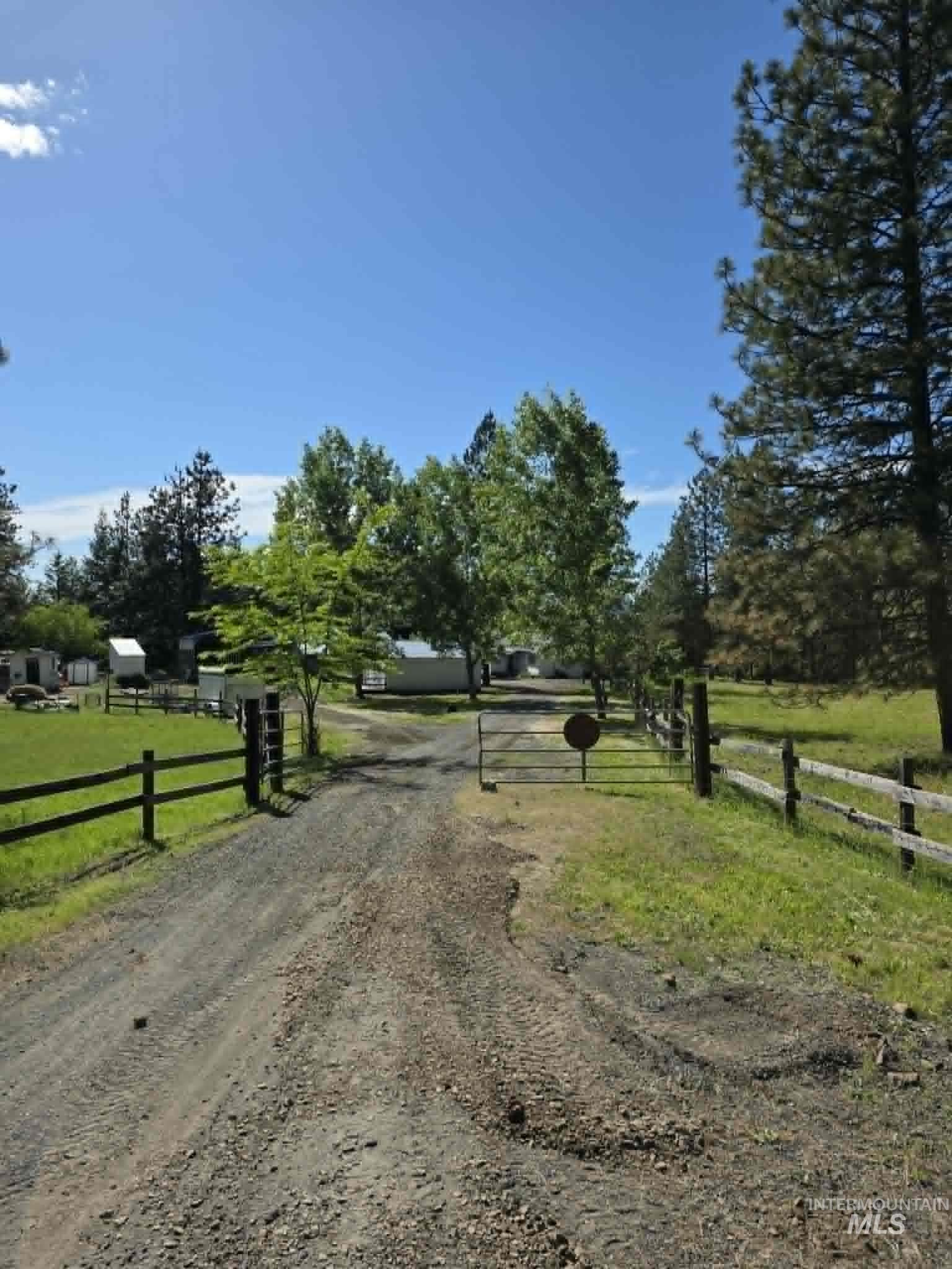 3871 Lakeview Road Property Photo 2