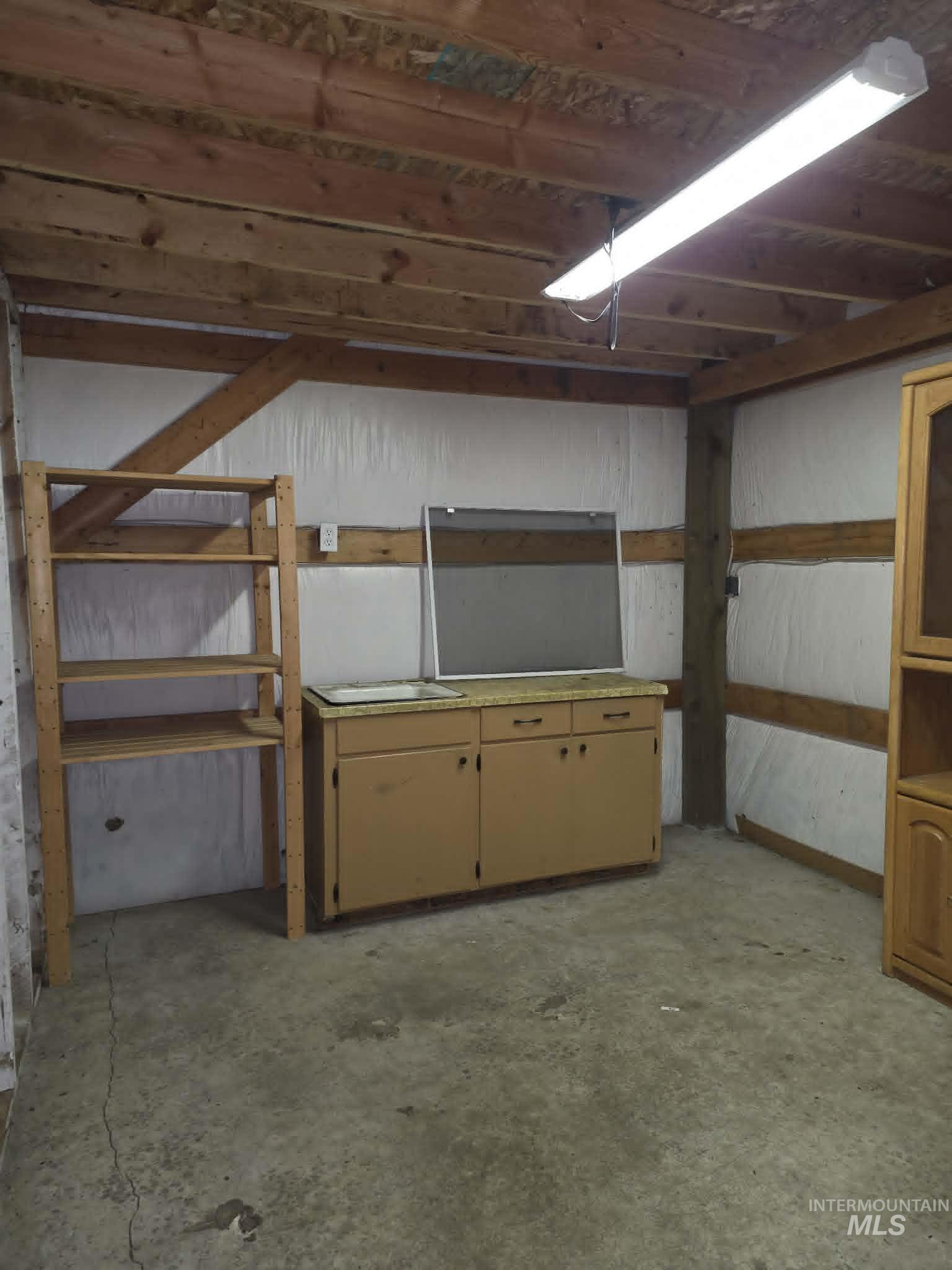 3871 Lakeview Road Property Photo 5