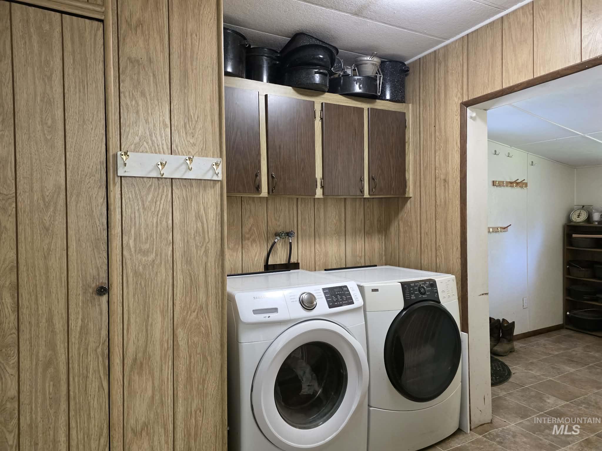 3871 Lakeview Road Property Photo 7