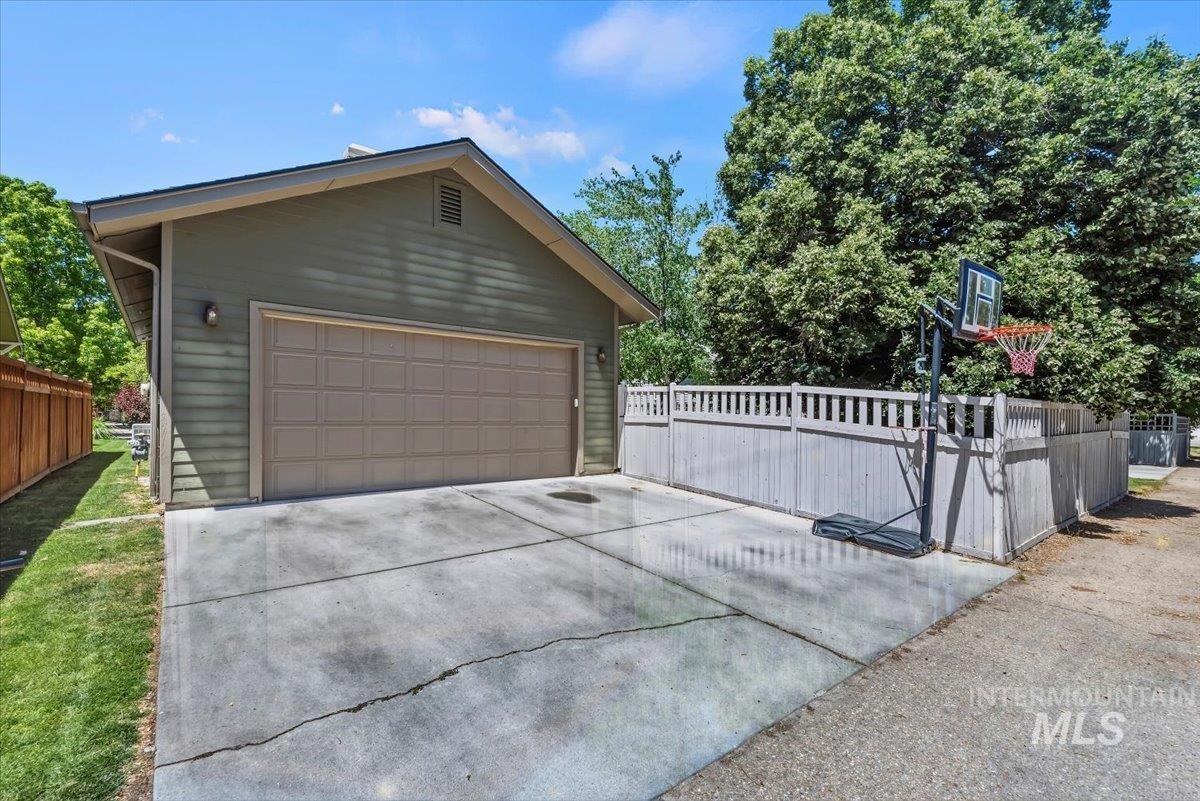 13416 N 2nd Ave Property Photo 36