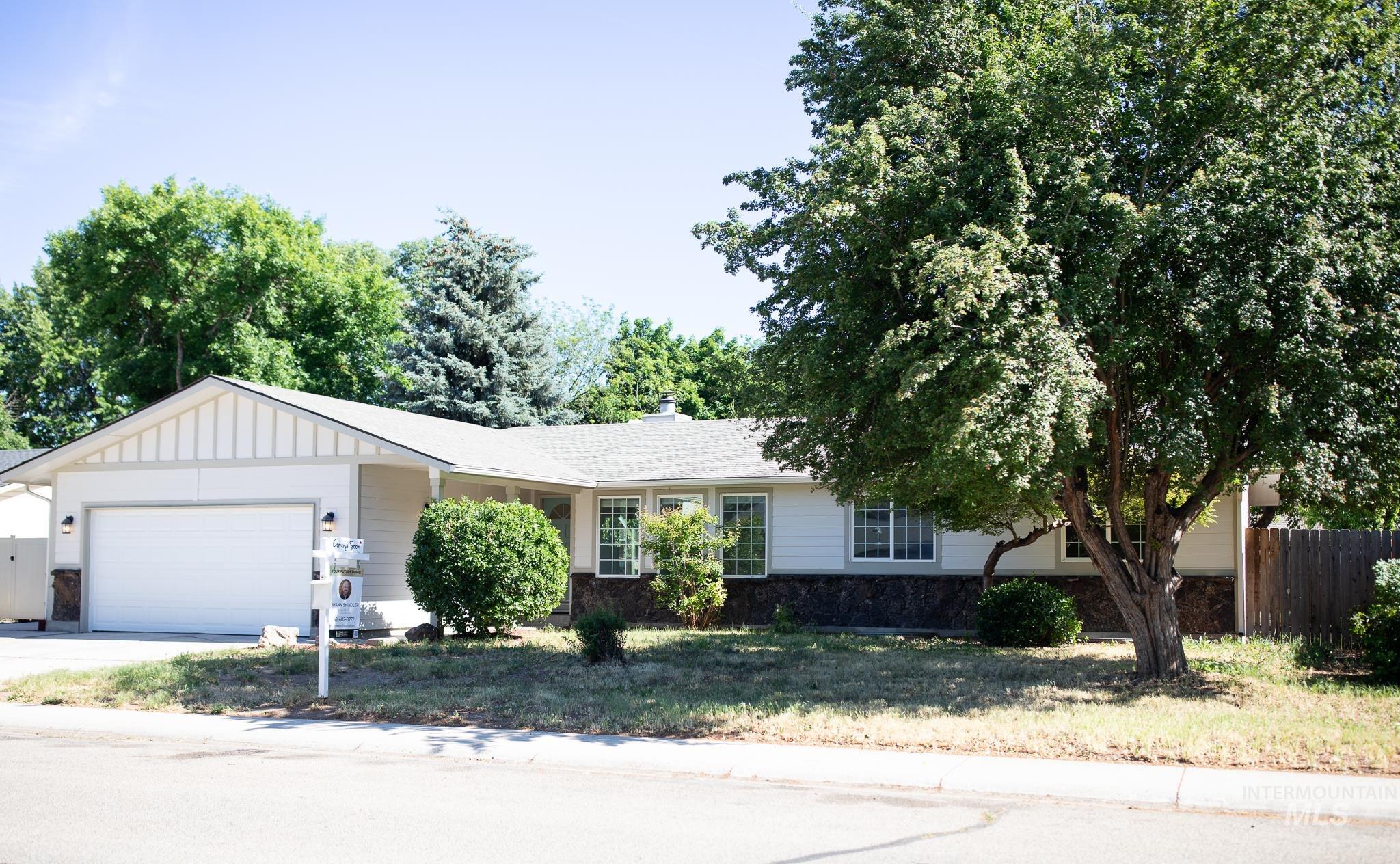 10423 W Barnsdale Dr Property Photo 1