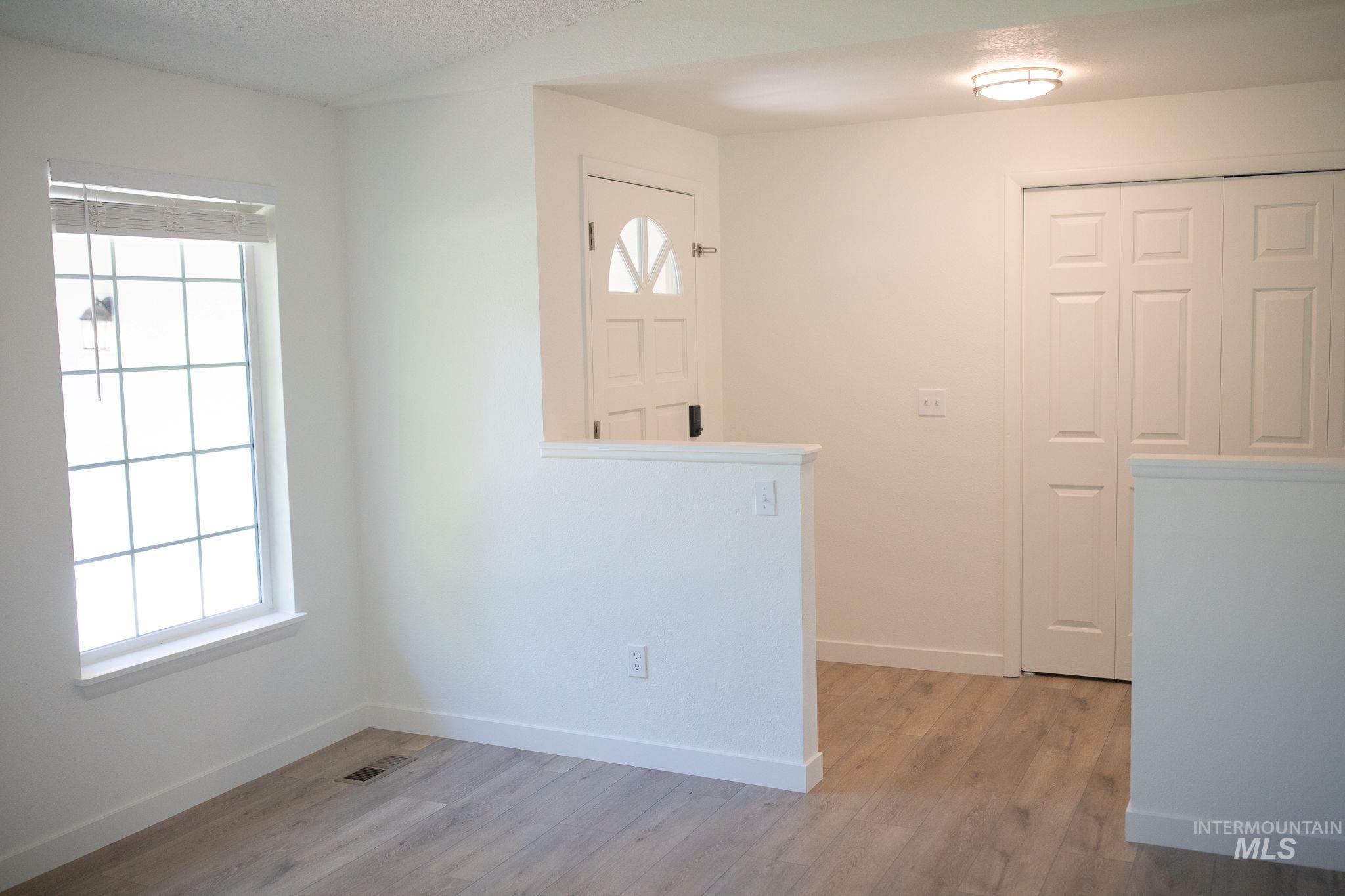 10423 W Barnsdale Dr Property Photo 3