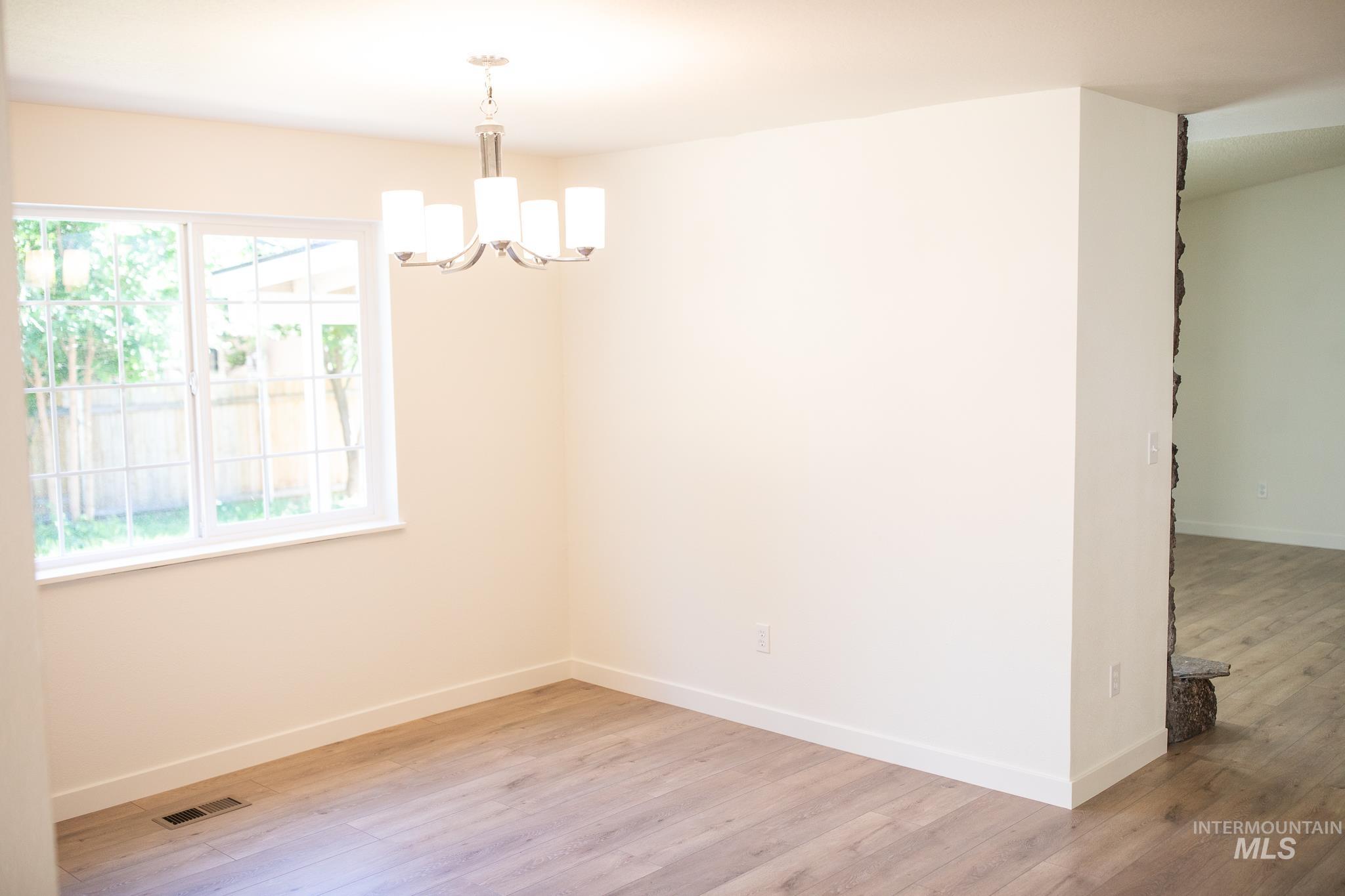 10423 W Barnsdale Dr Property Photo 8