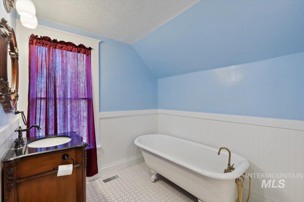 904 E Belmont St. Property Photo 21