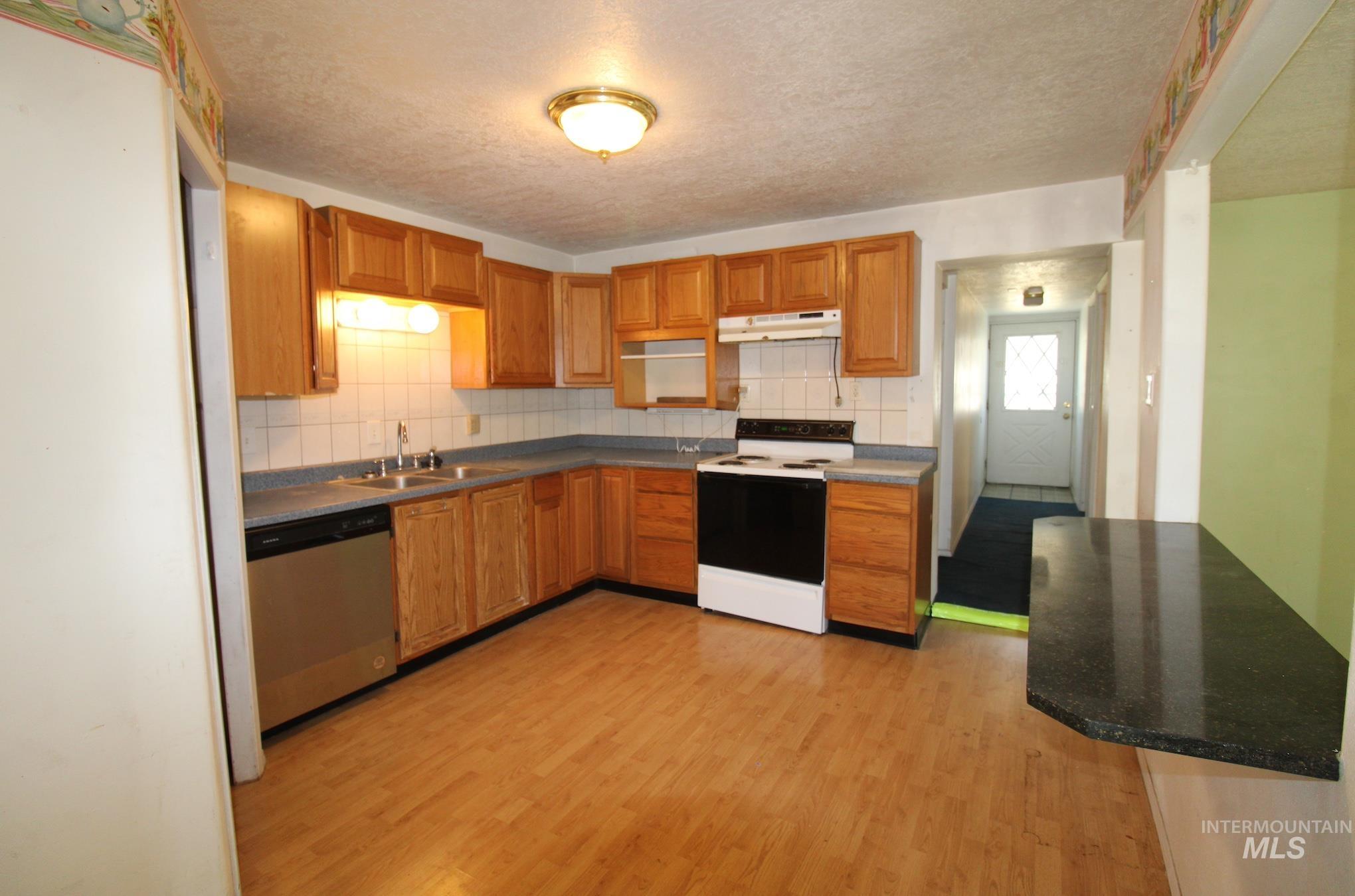 25960 Vermont St Property Photo 7