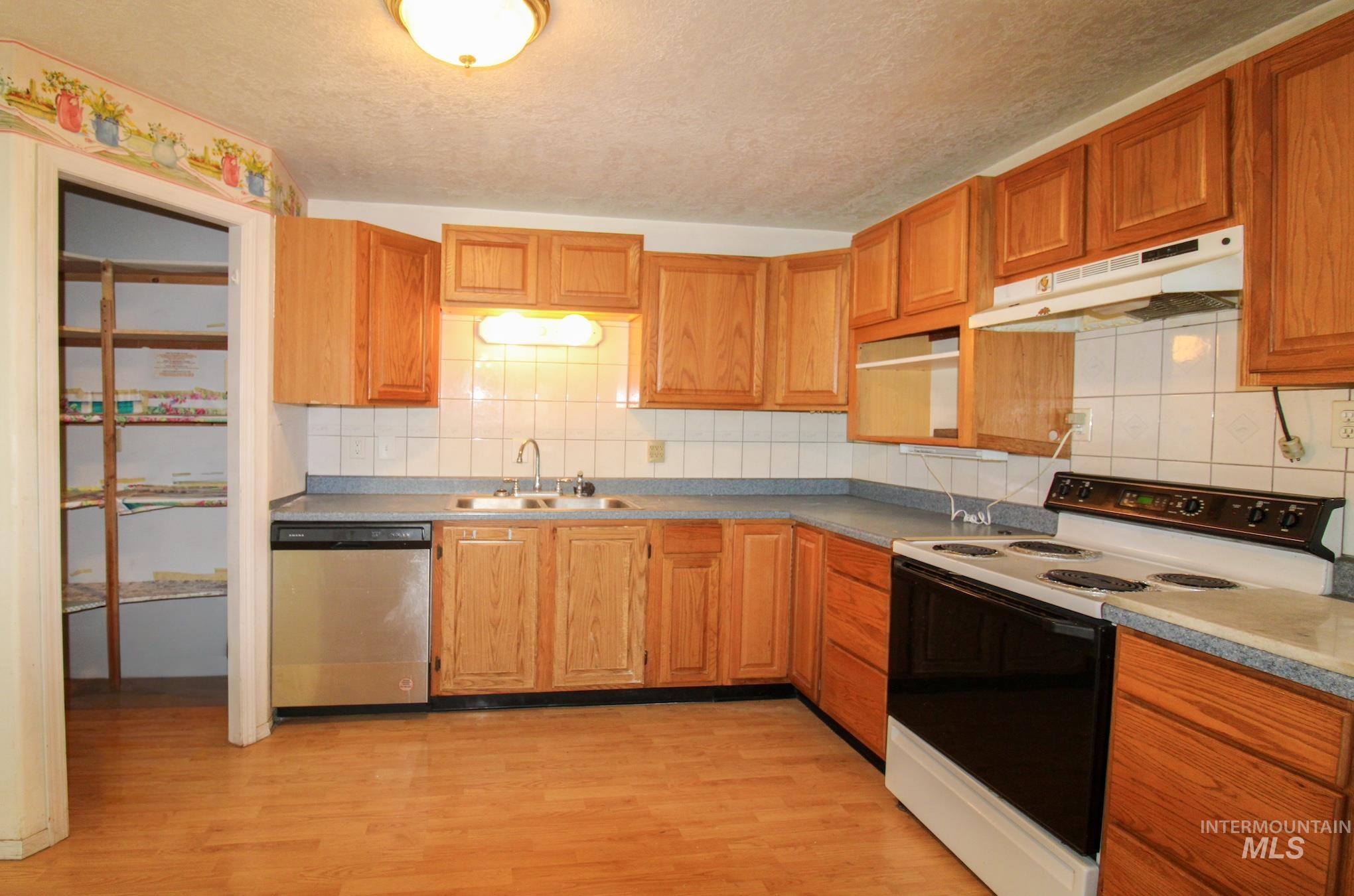 25960 Vermont St Property Photo 9