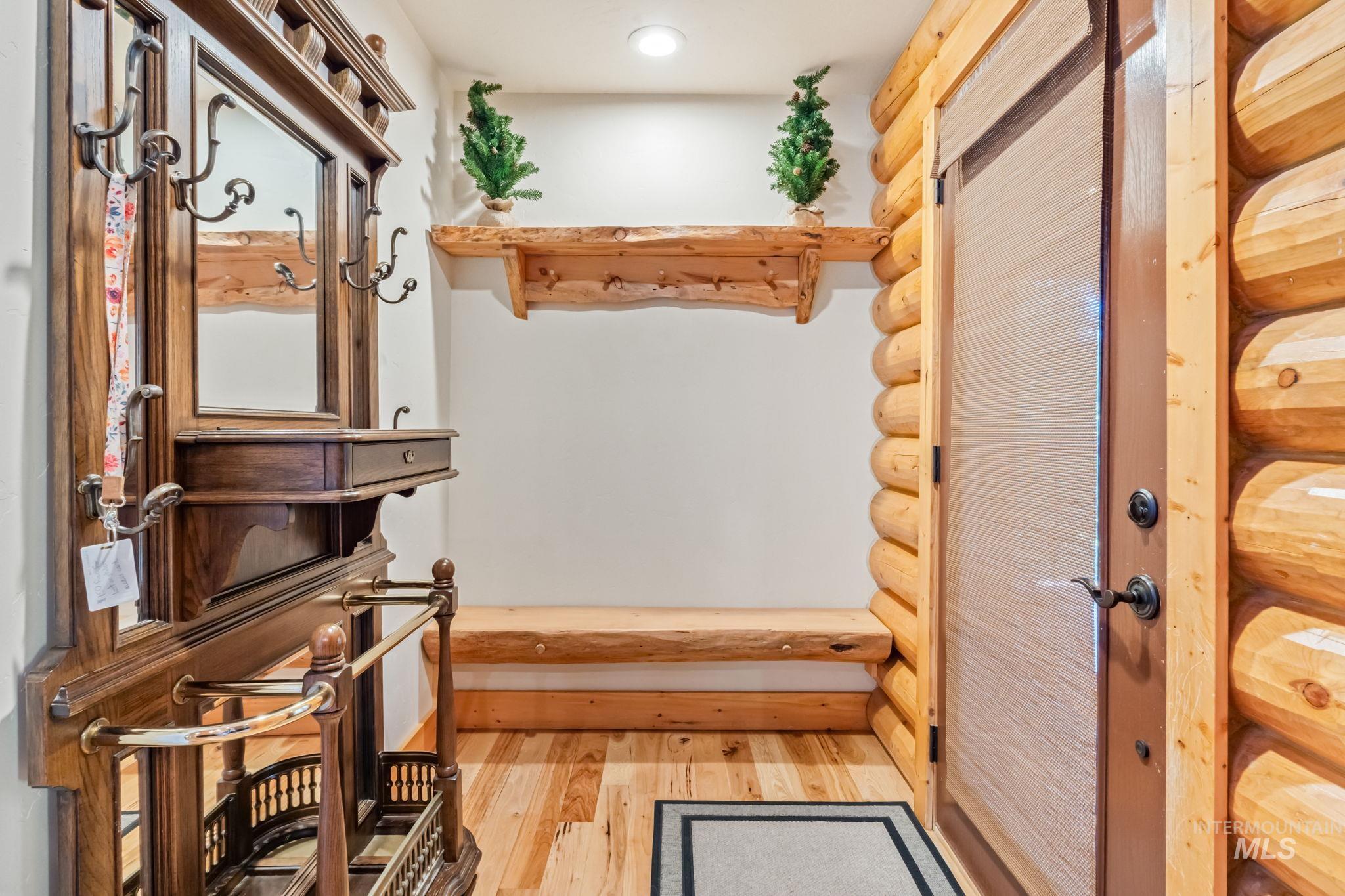 1160 Bellflower Pl. Property Photo 6