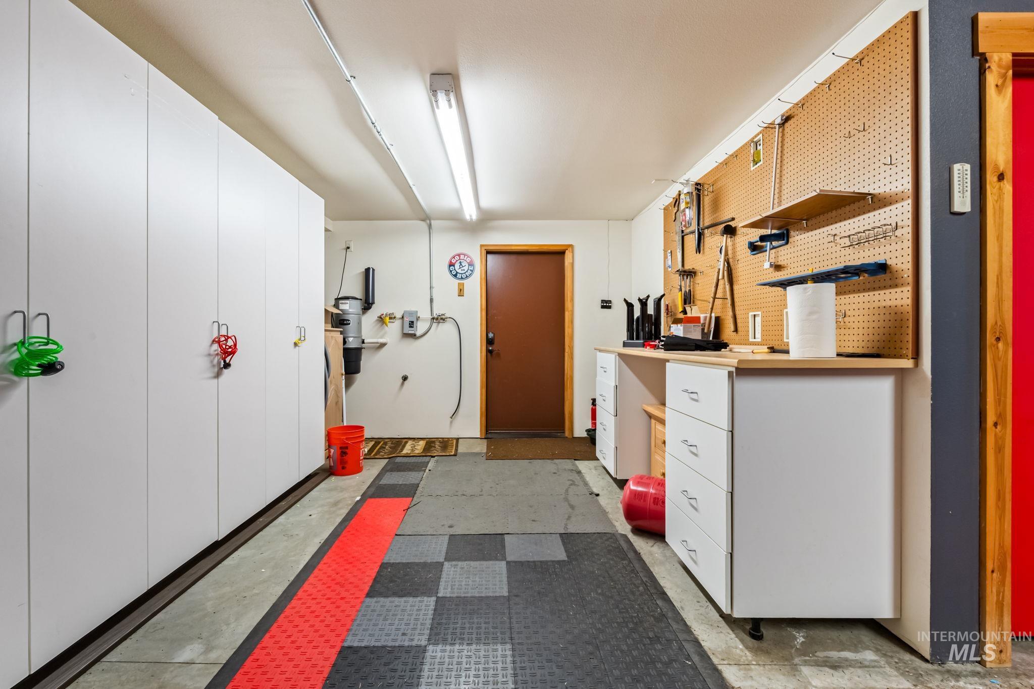 1160 Bellflower Pl. Property Photo 36