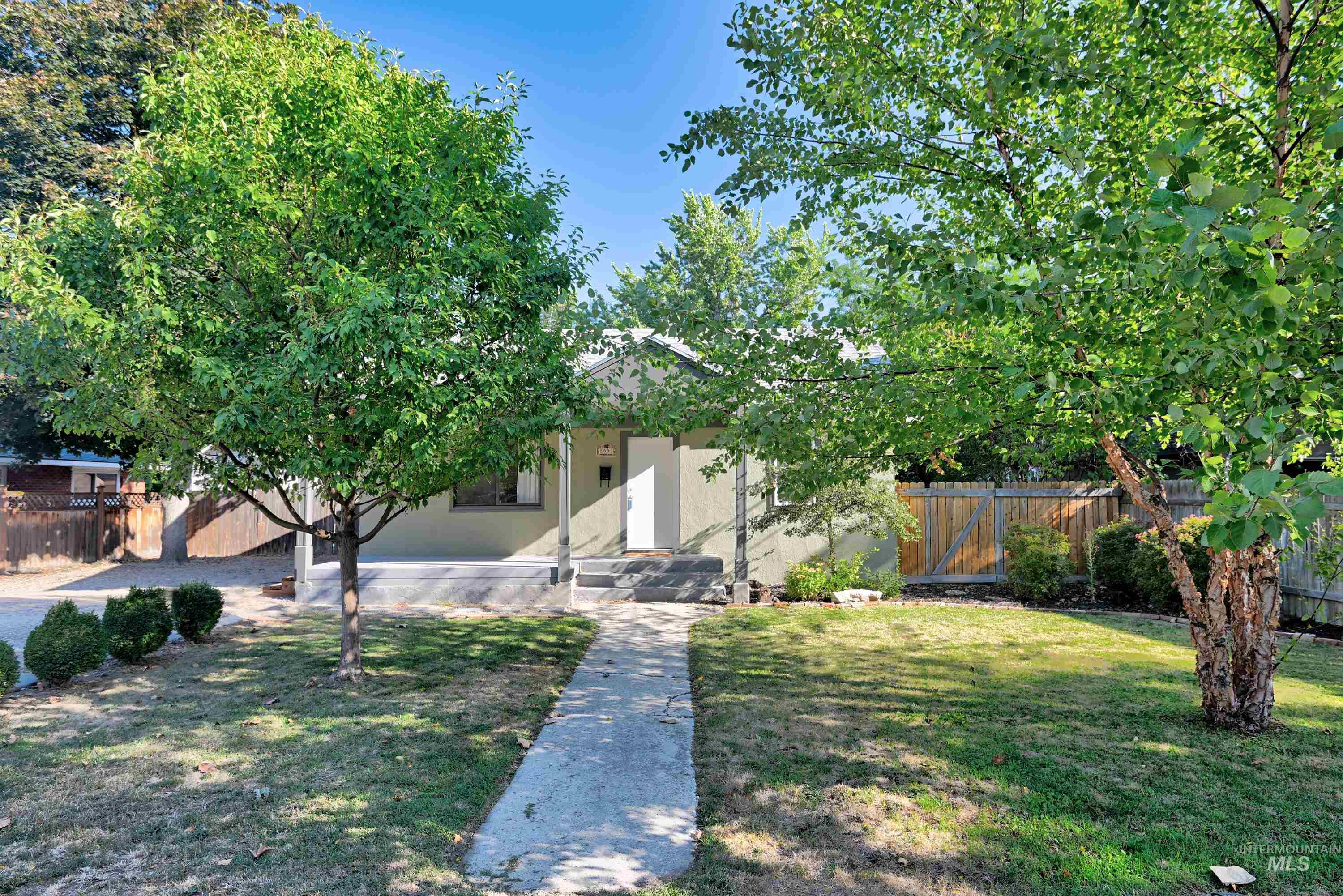 8002 W Holt Street Property Photo 1