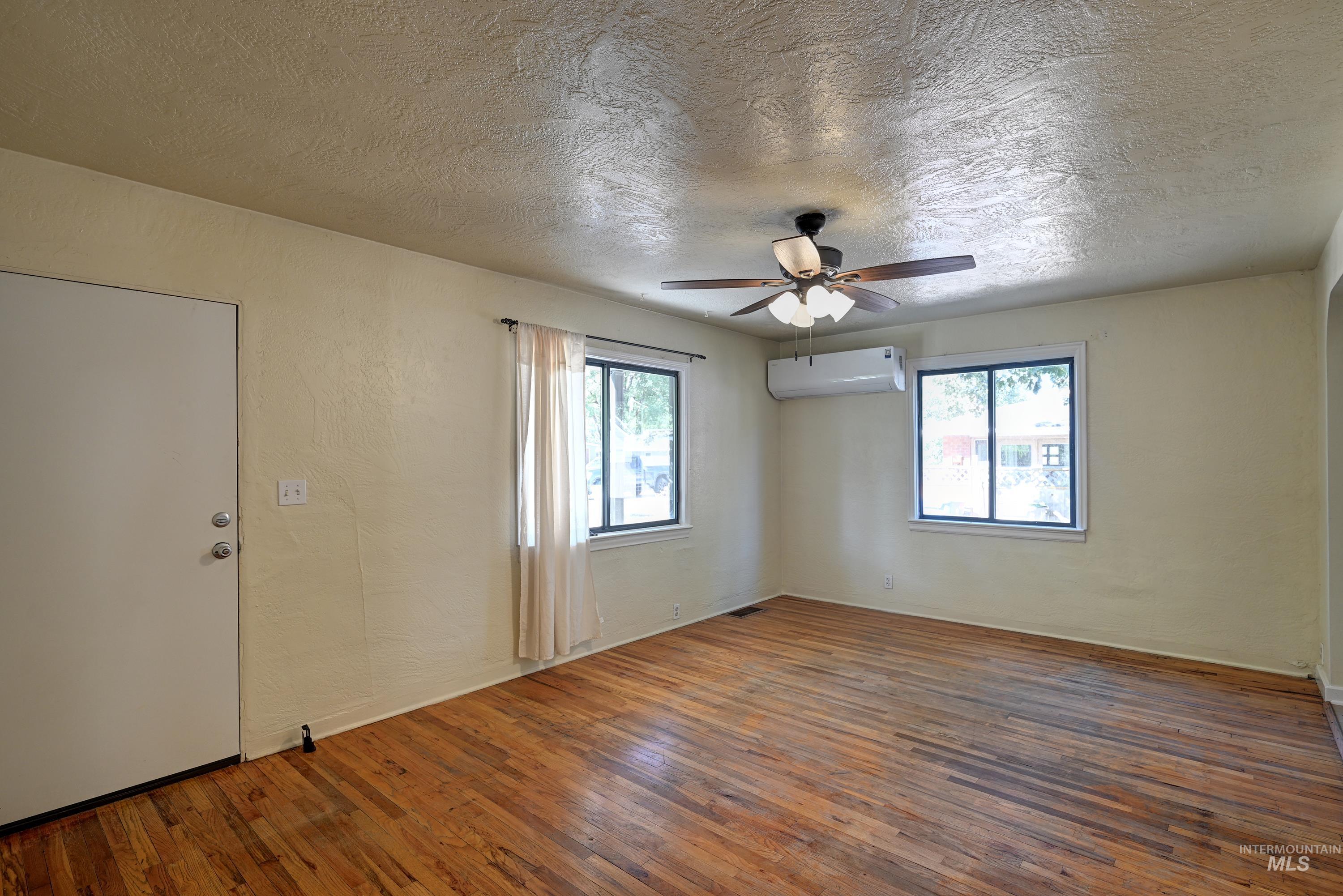 8002 W Holt Street Property Photo 3