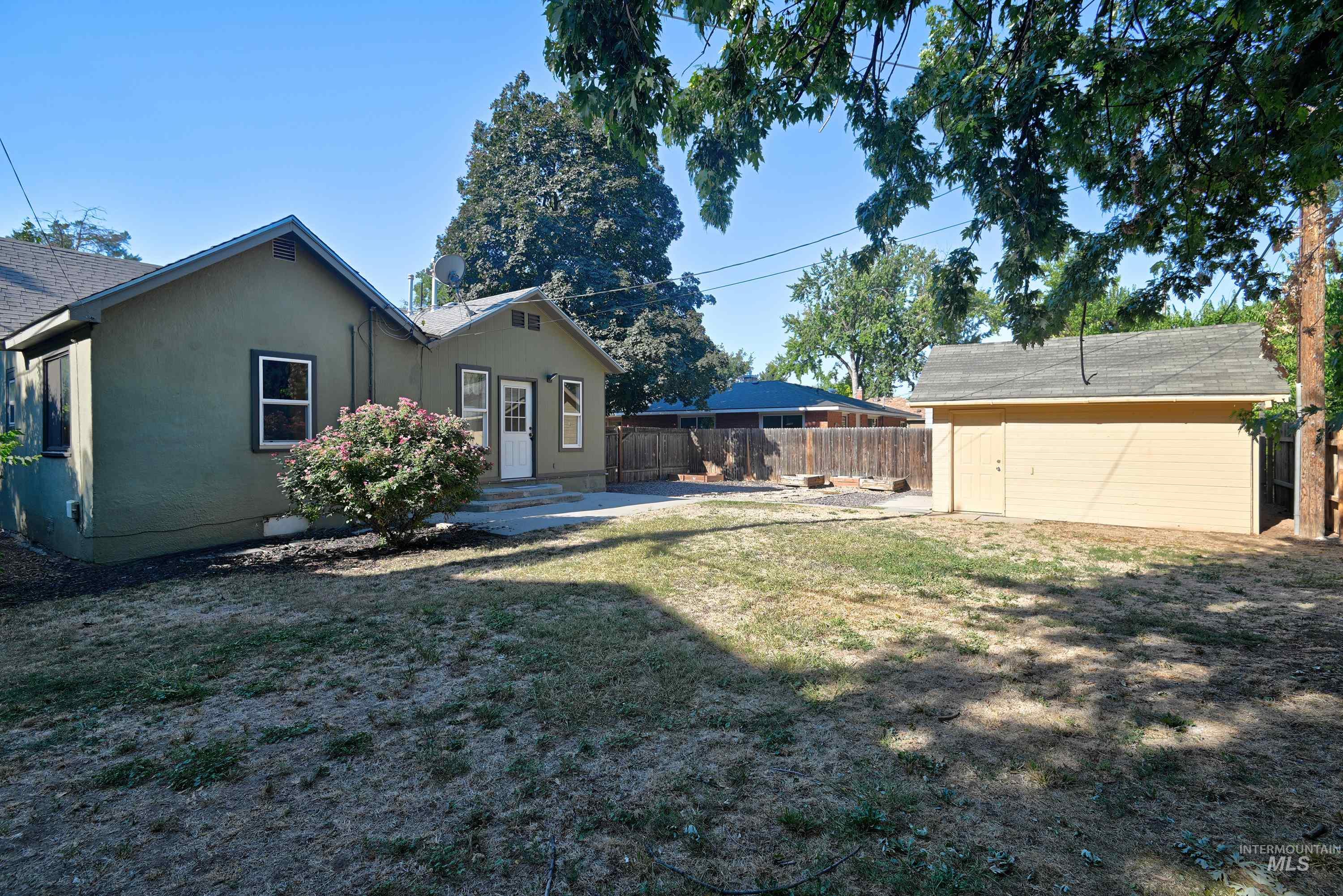8002 W Holt Street Property Photo 17