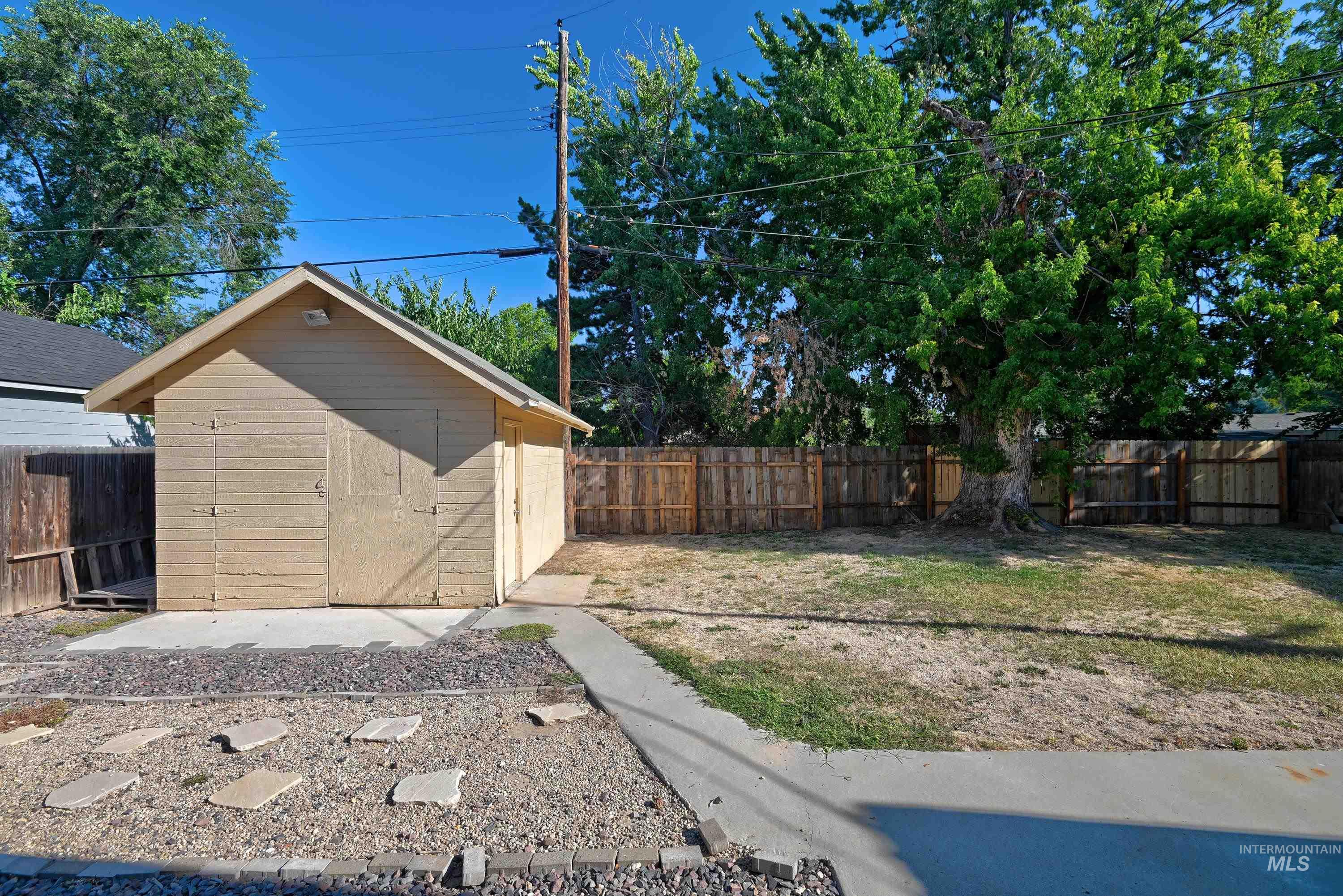 8002 W Holt Street Property Photo 18