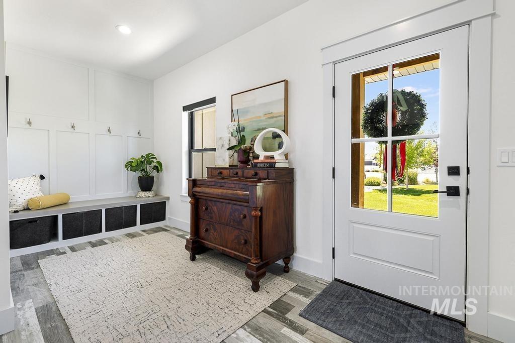 1541 Clear Creek Loop Property Photo 4