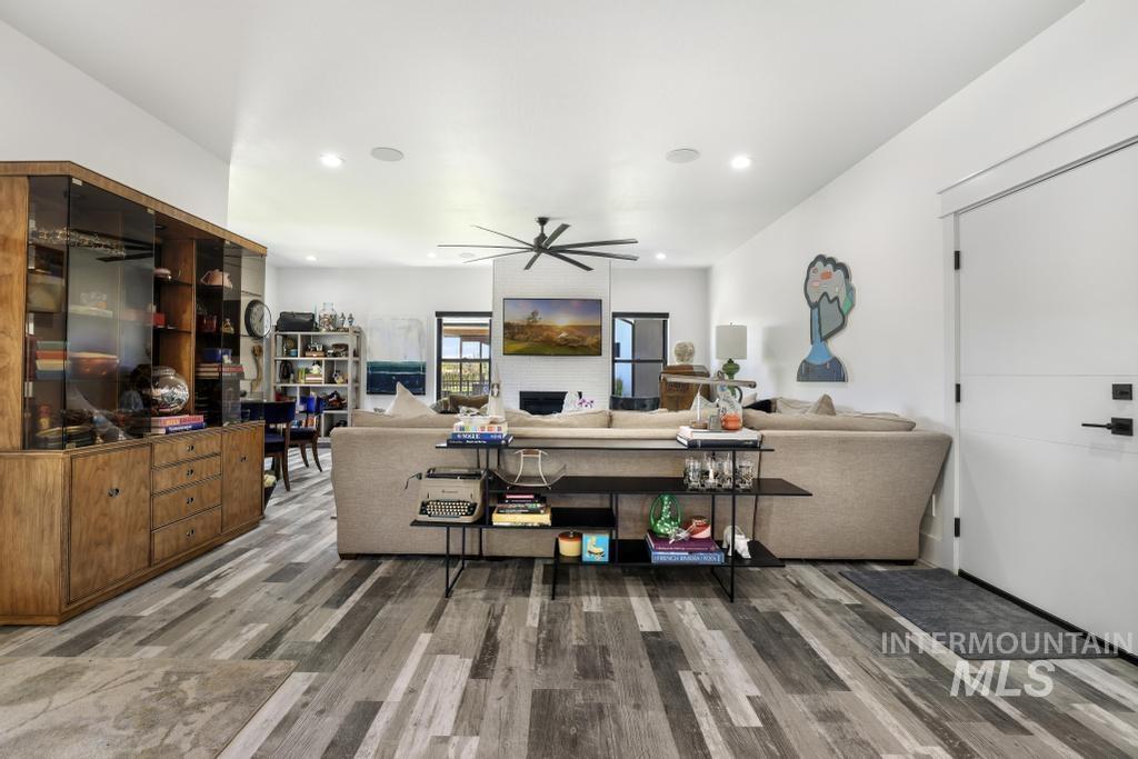1541 Clear Creek Loop Property Photo 16