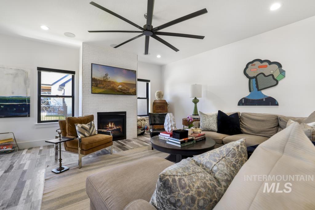 1541 Clear Creek Loop Property Photo 17