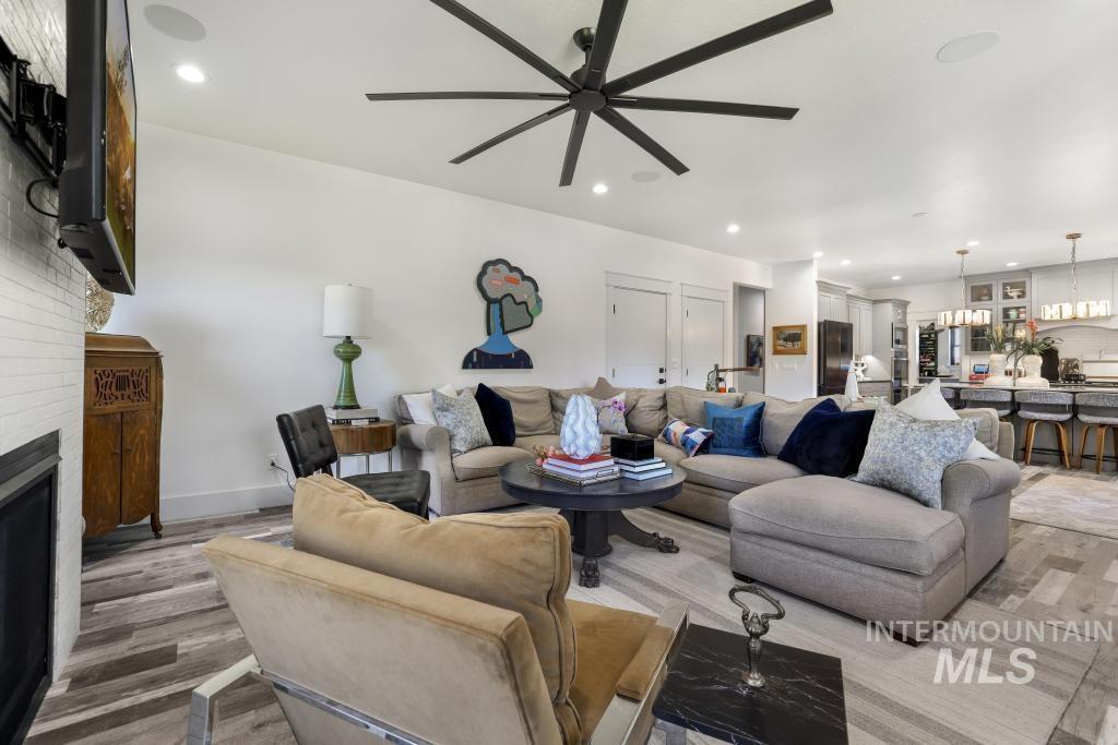1541 Clear Creek Loop Property Photo 18