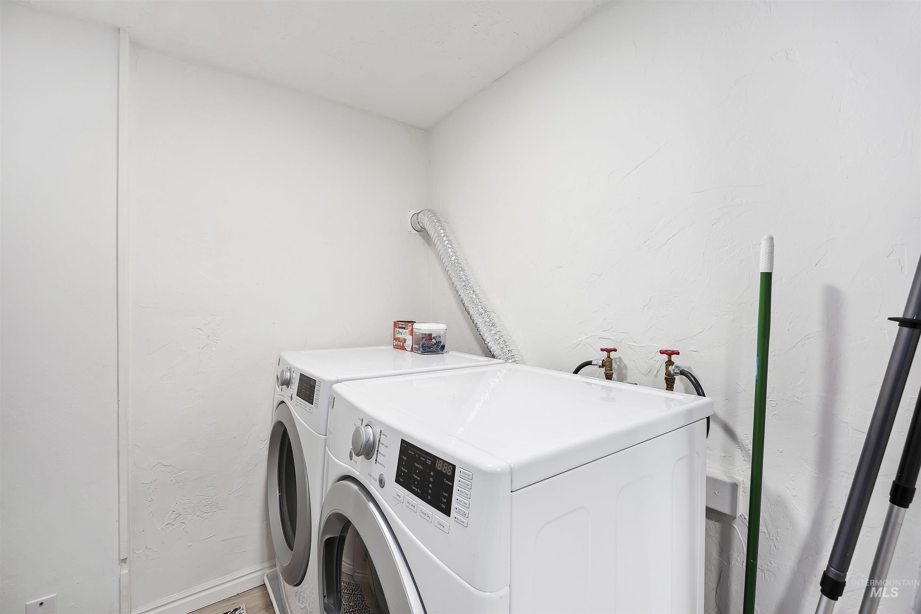 370 Orchard Street East Property Photo 24