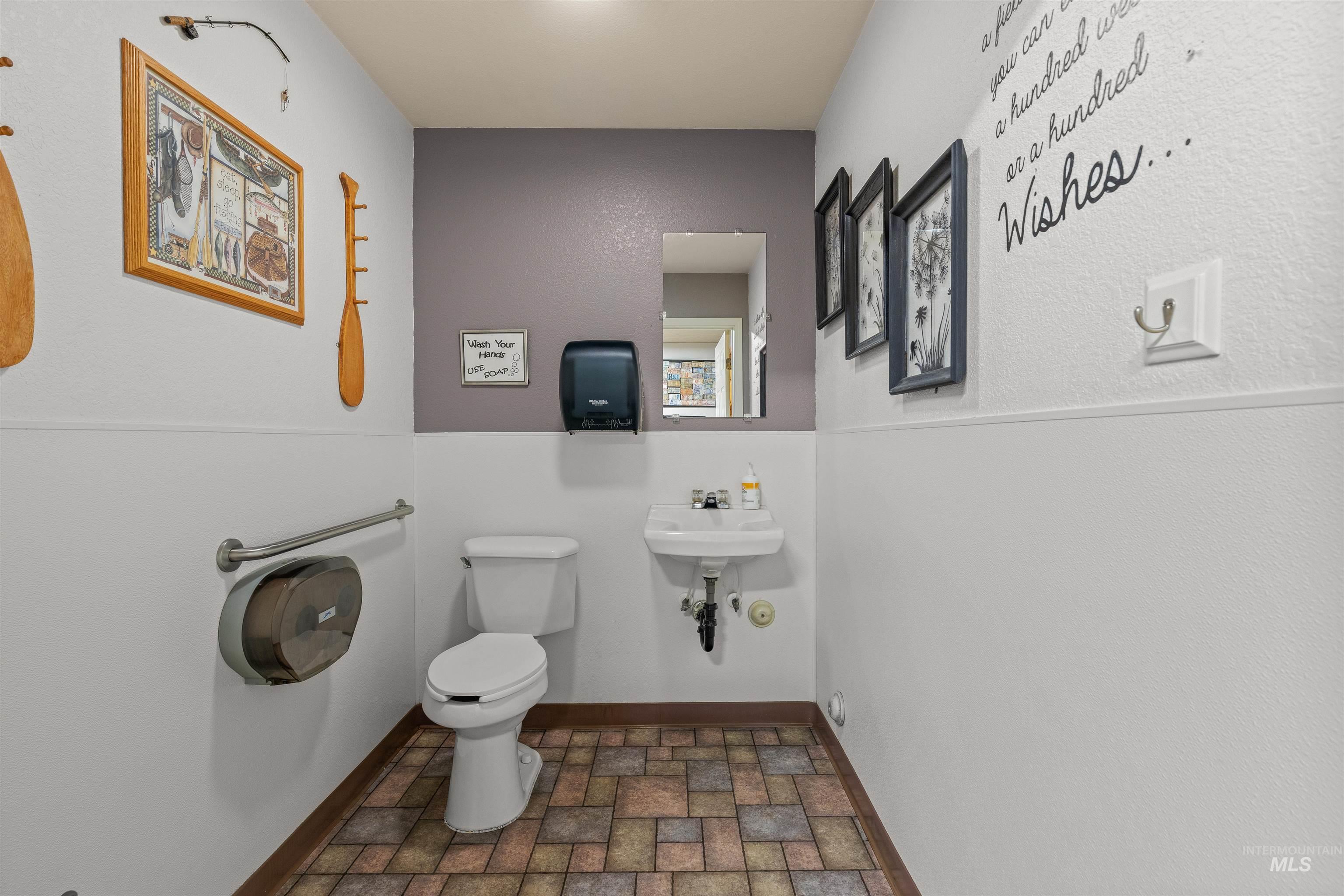 130 Johnson Ave Property Photo 46