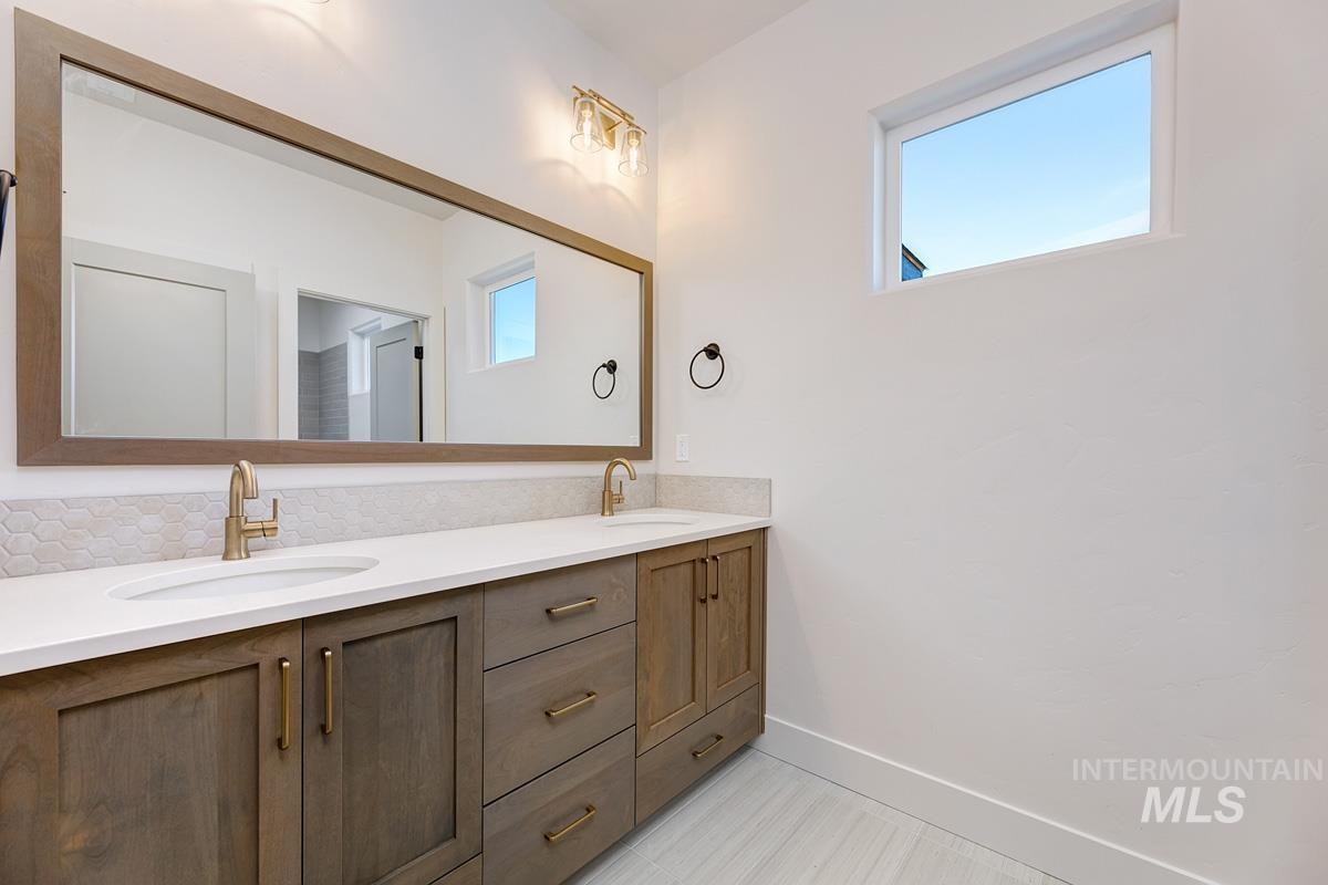 3116 E Renwick St Property Photo 25