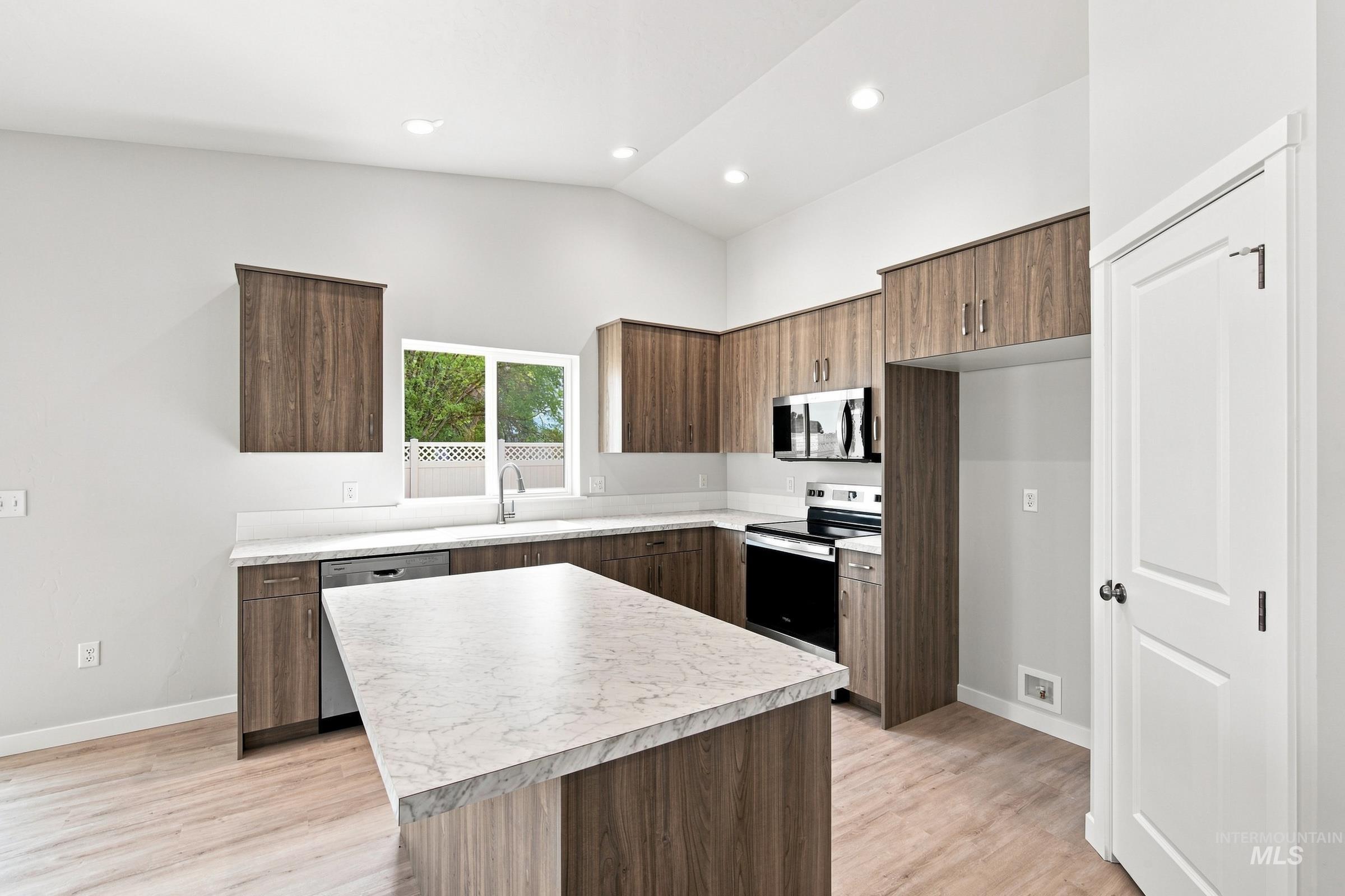 110 Golinda Ave Property Photo 3
