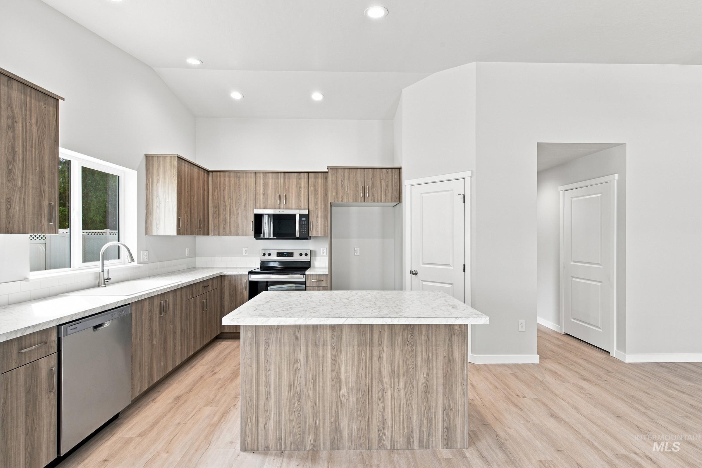 110 Golinda Ave Property Photo 4