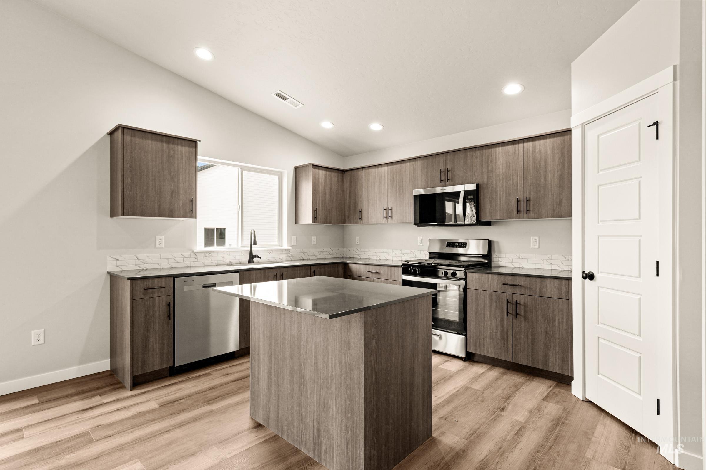 2429 W Baelish Ct Property Photo 4