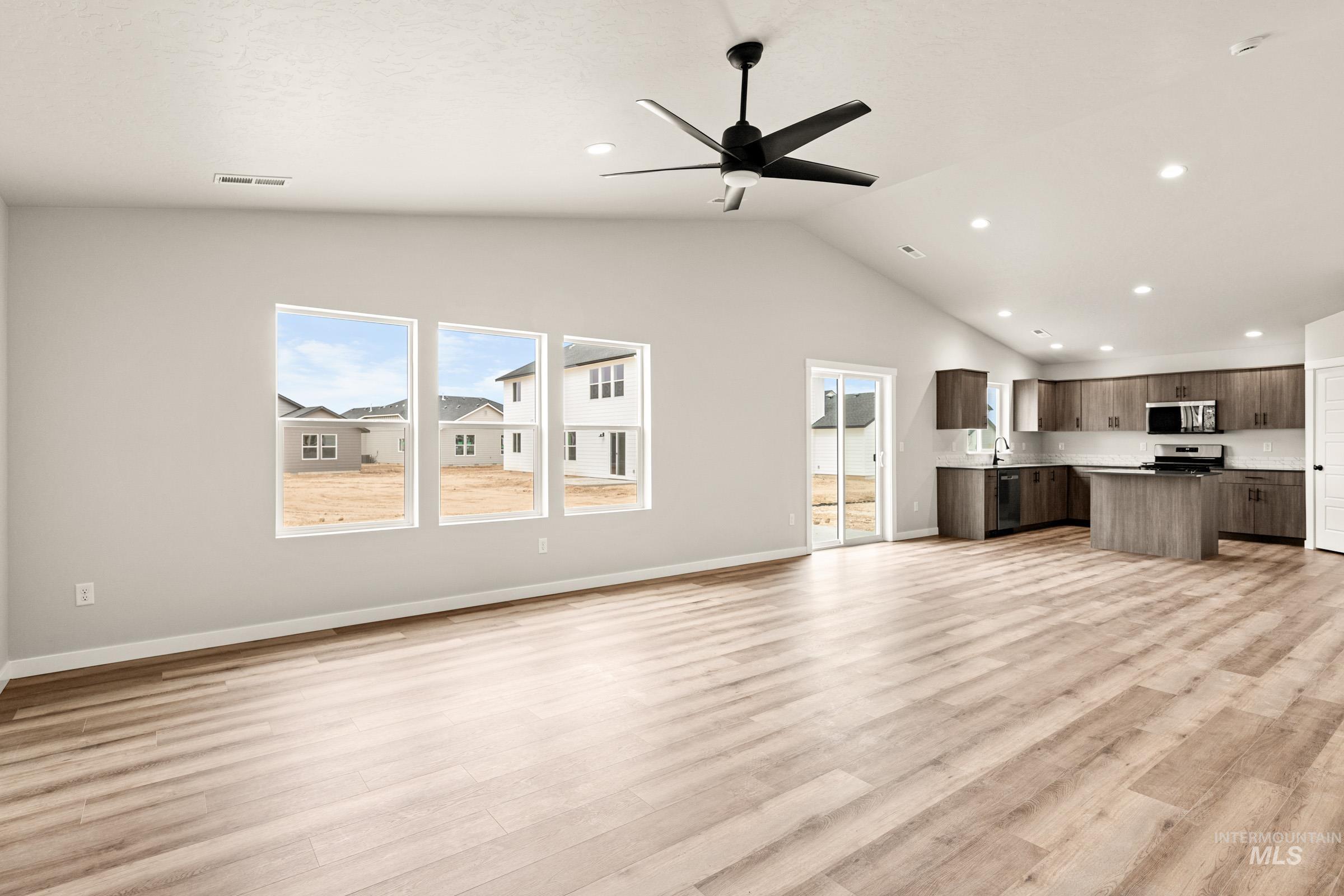 2429 W Baelish Ct Property Photo 8