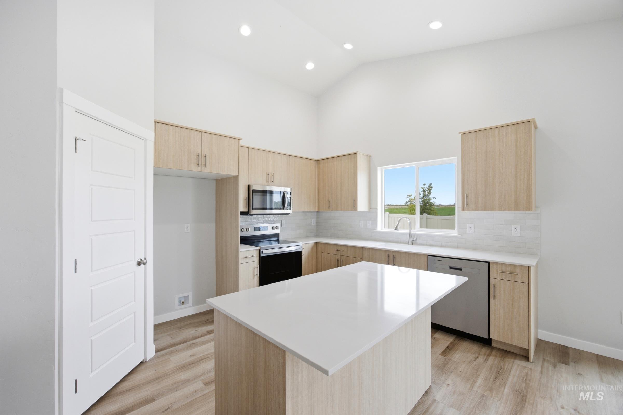 1157 W Jasper St Property Photo 4