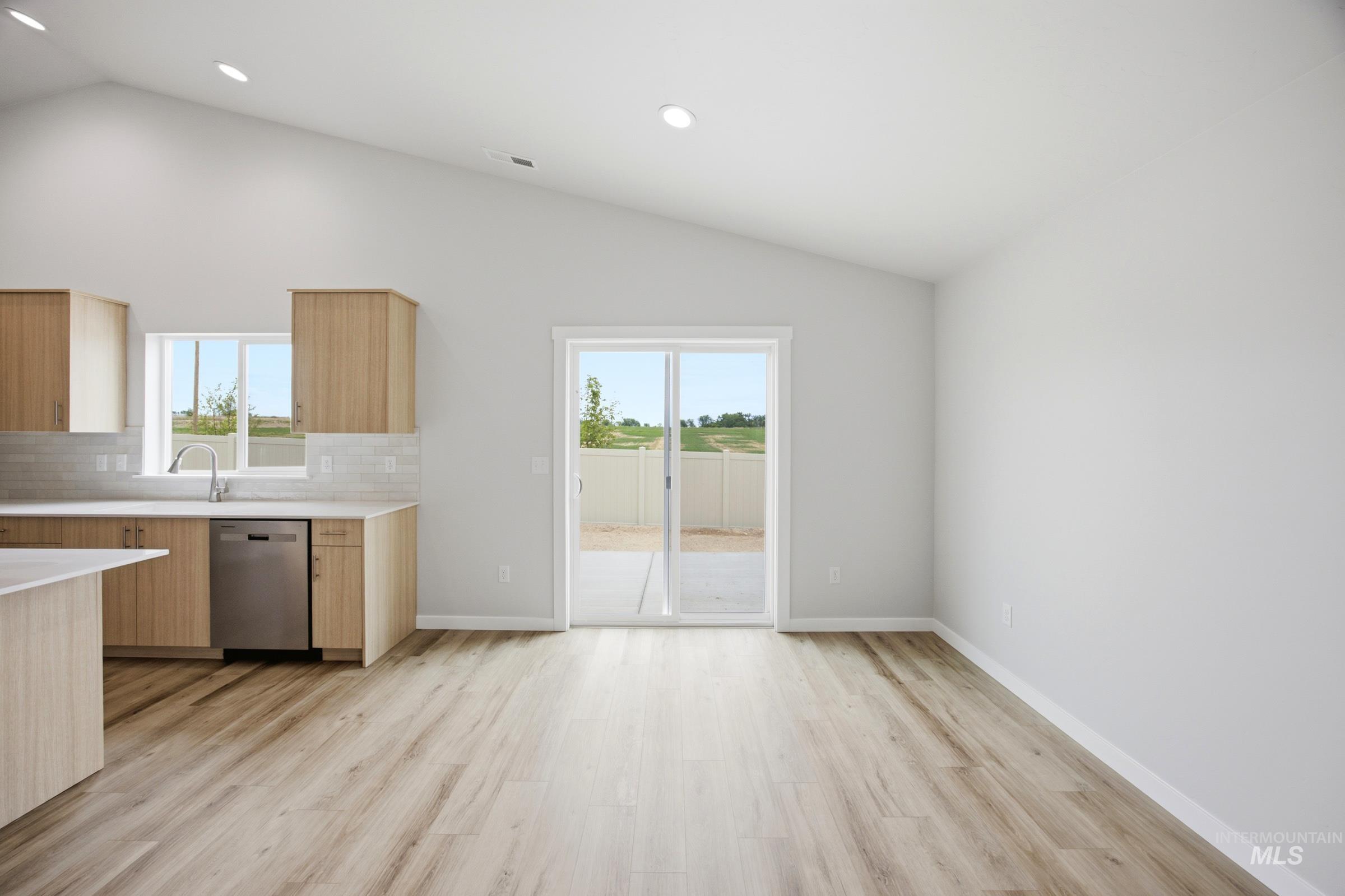 1157 W Jasper St Property Photo 6