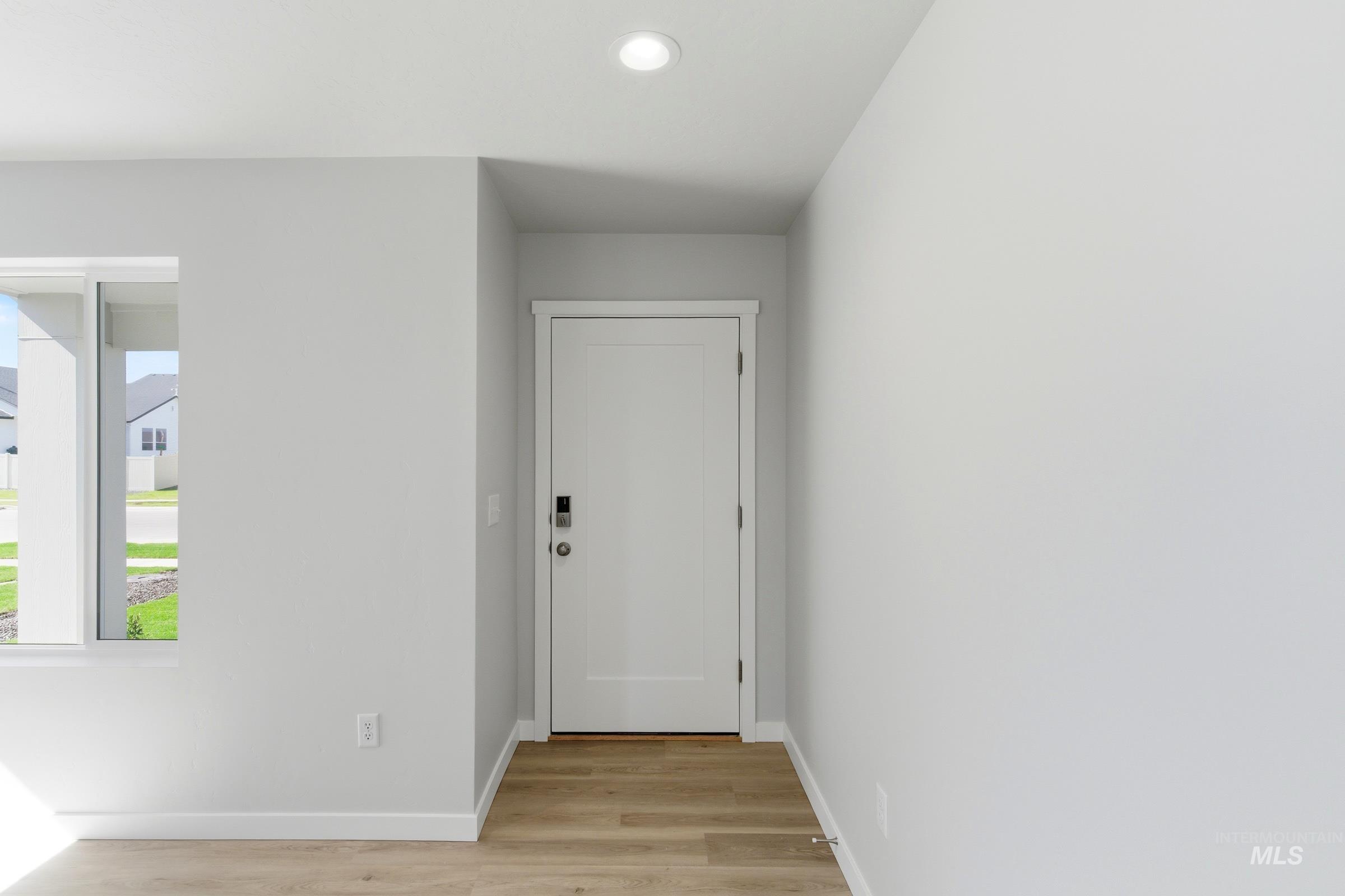 3642 E Jamestown Dr Property Photo 2