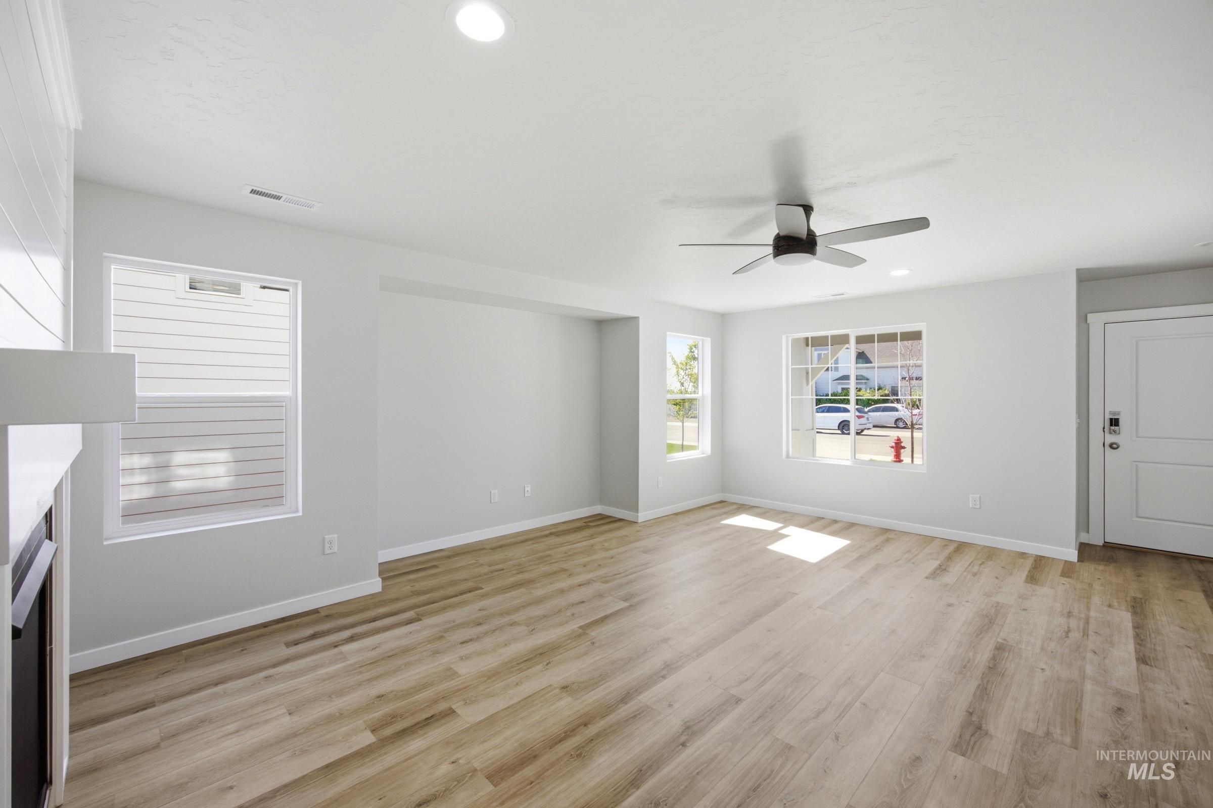 12854 Ropers St Property Photo 2