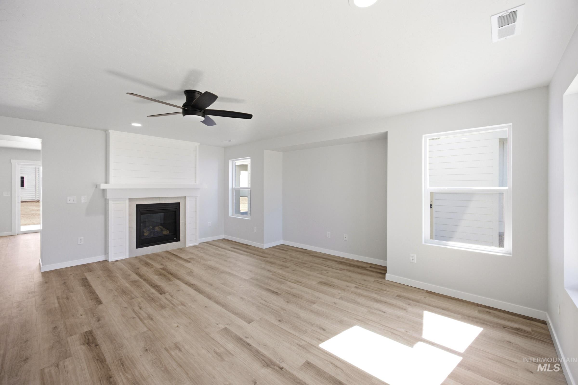 12854 Ropers St Property Photo 8