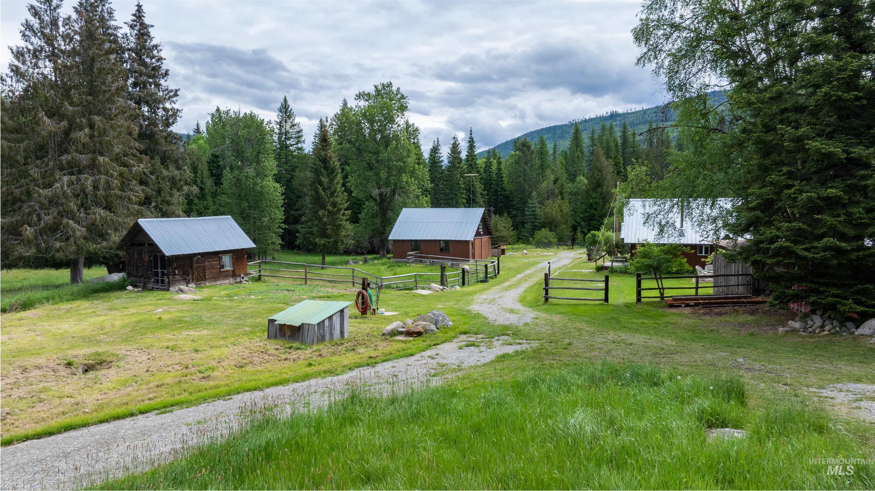 5692 Meadow Creek Road Property Photo 4
