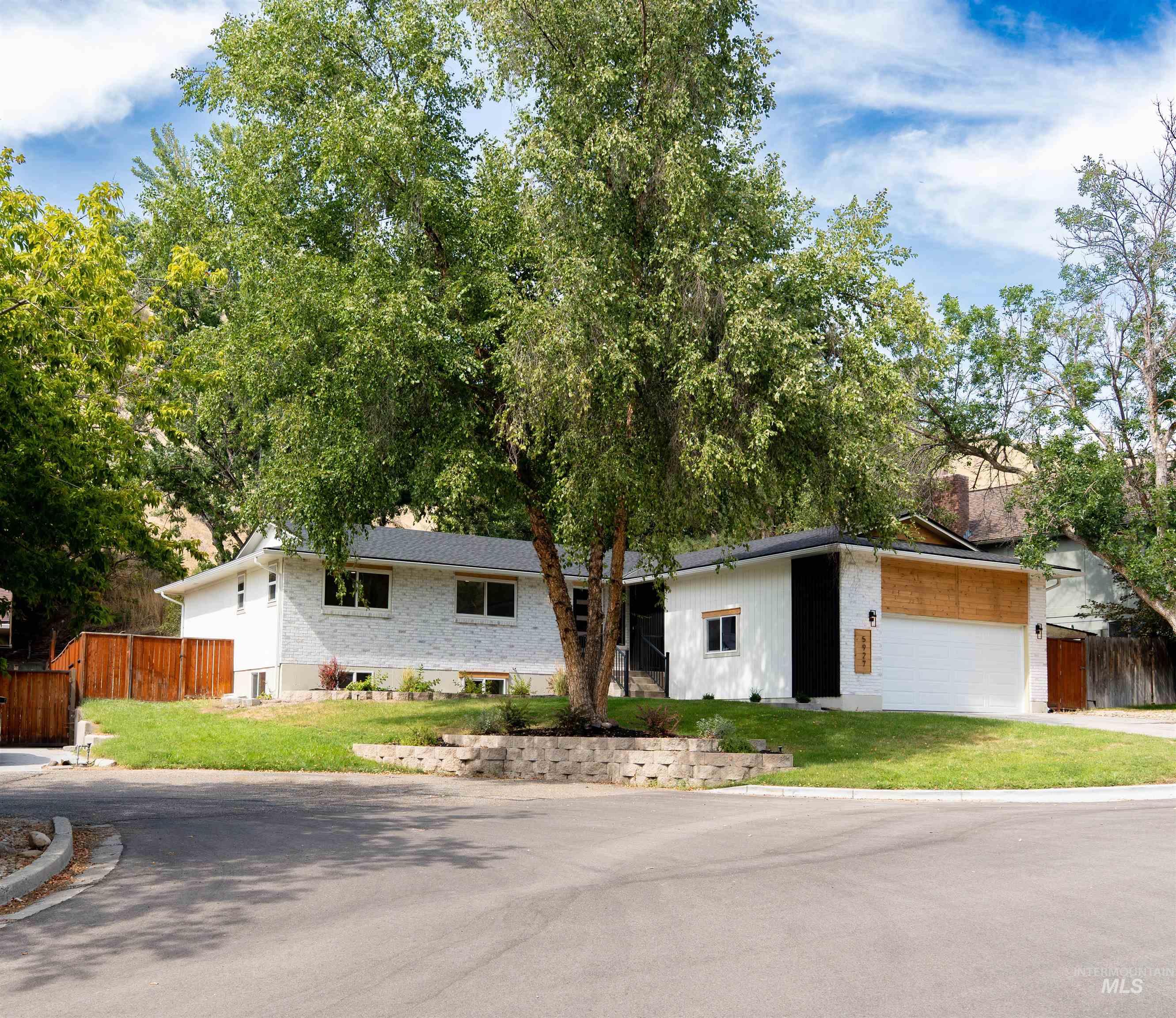 5927 N Collister Dr