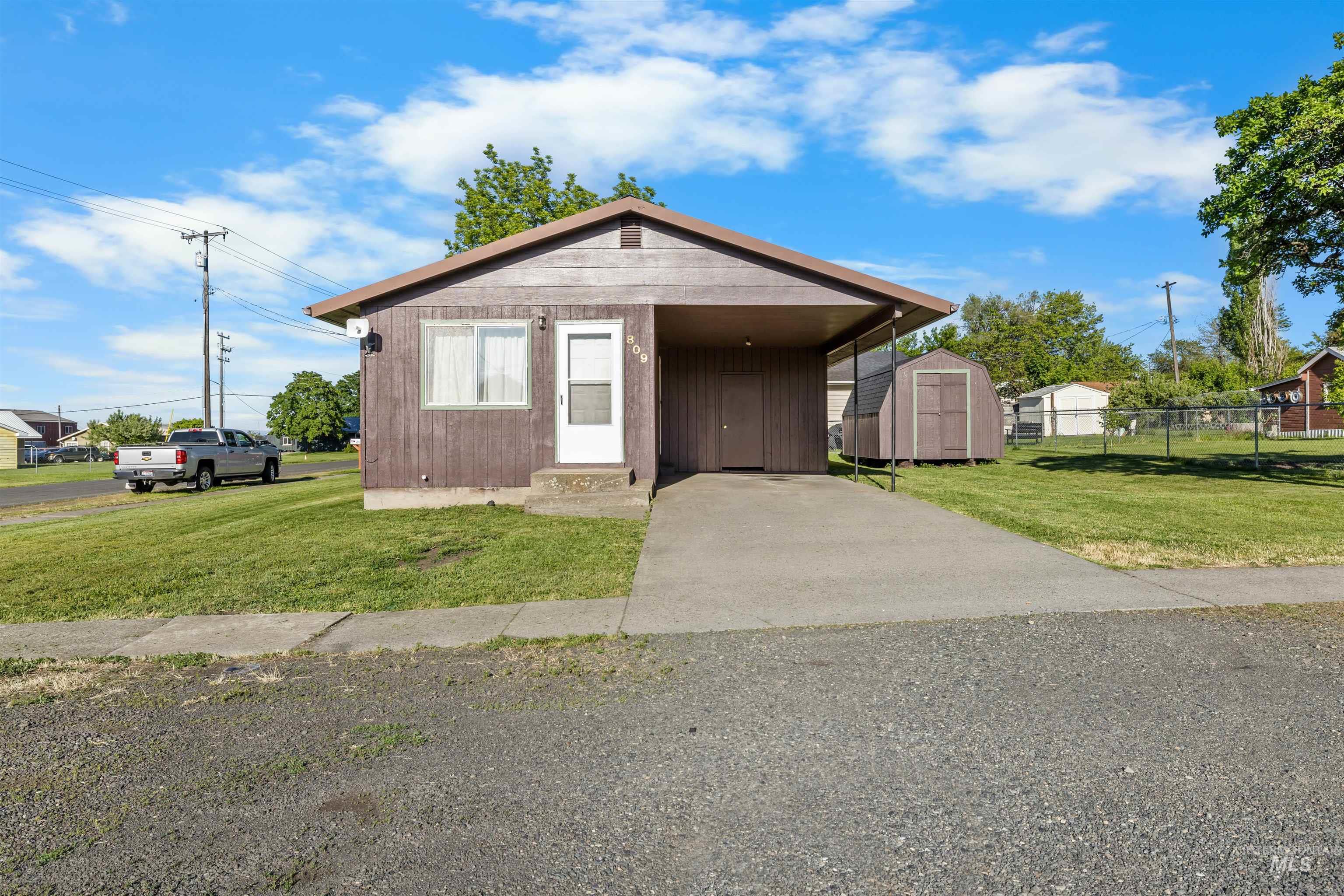 809 N Idaho Ave Property Photo 1