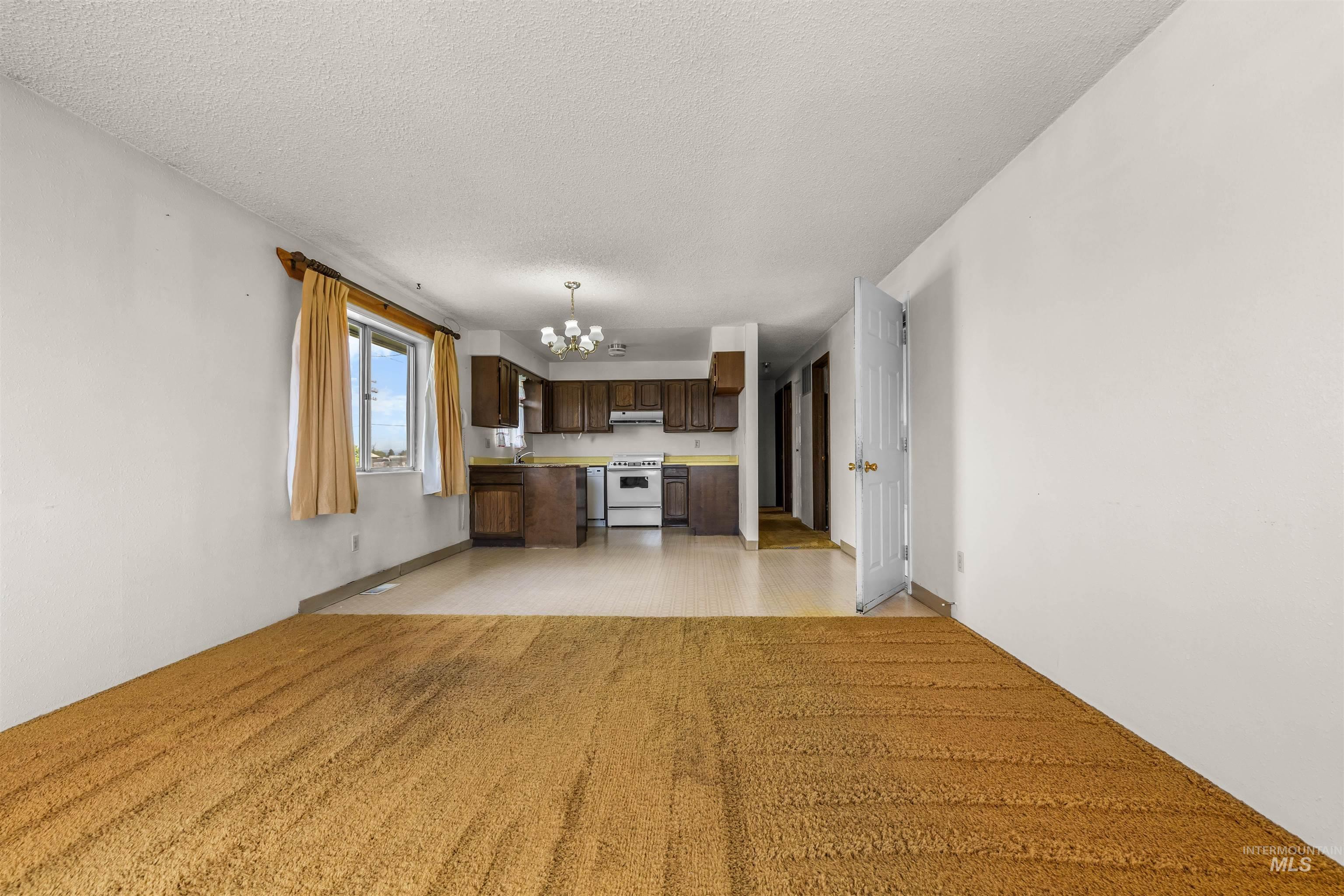 809 N Idaho Ave Property Photo 3
