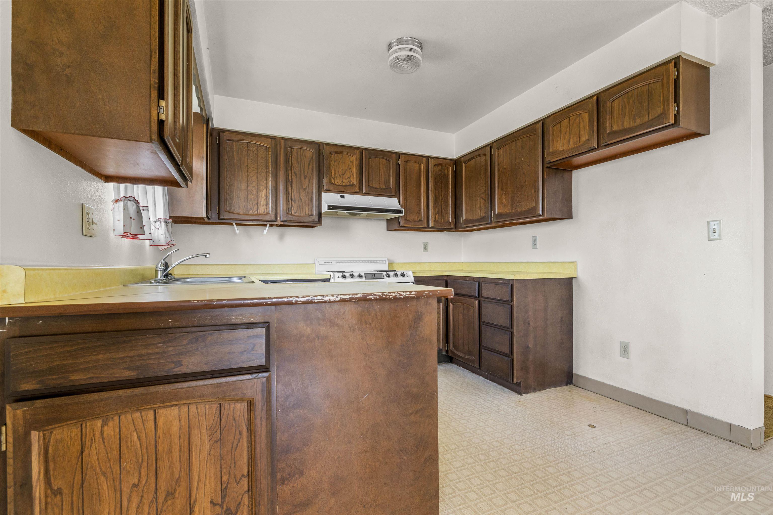 809 N Idaho Ave Property Photo 5