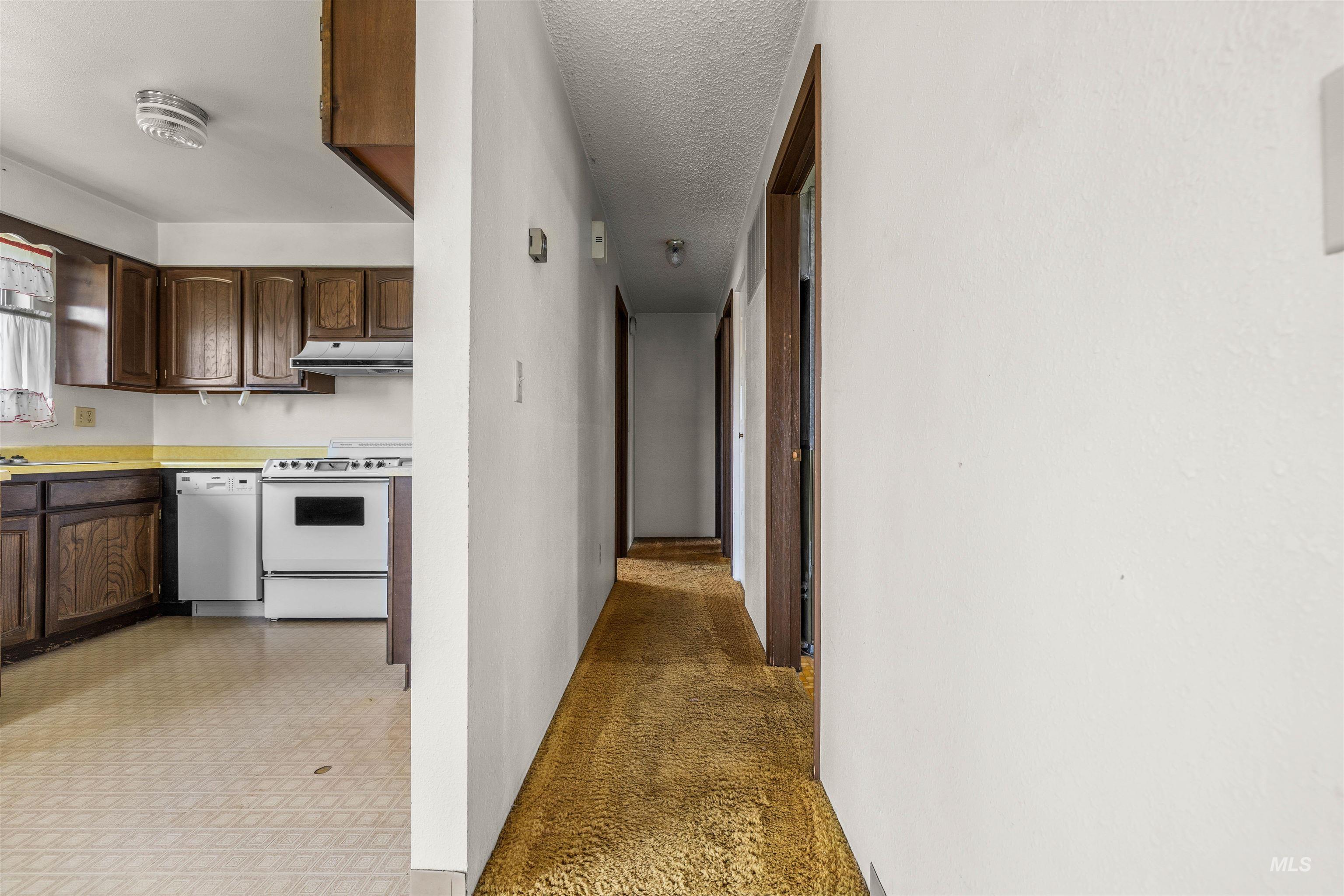 809 N Idaho Ave Property Photo 6
