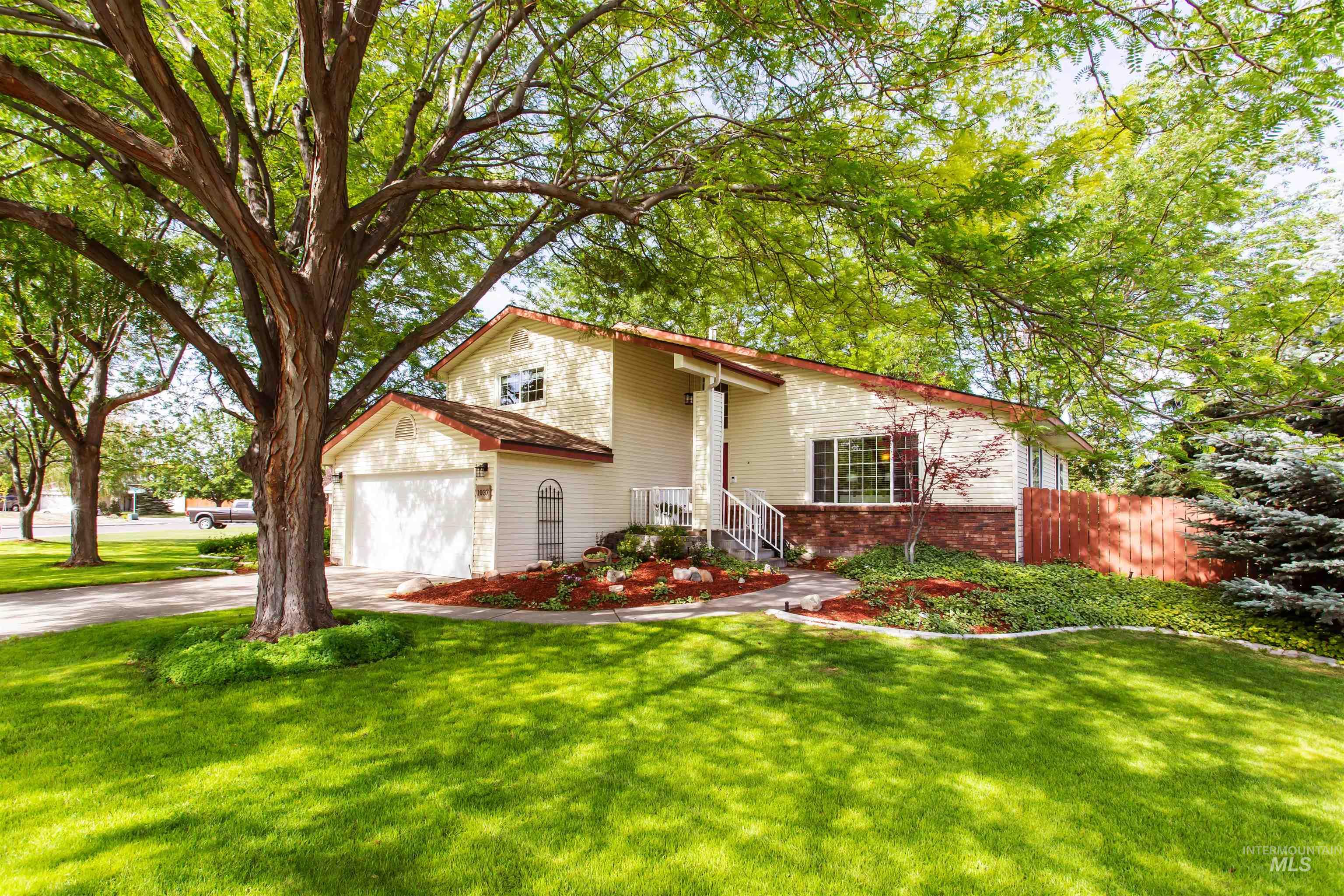 1037 Pahsimeroi Drive Property Photo 1