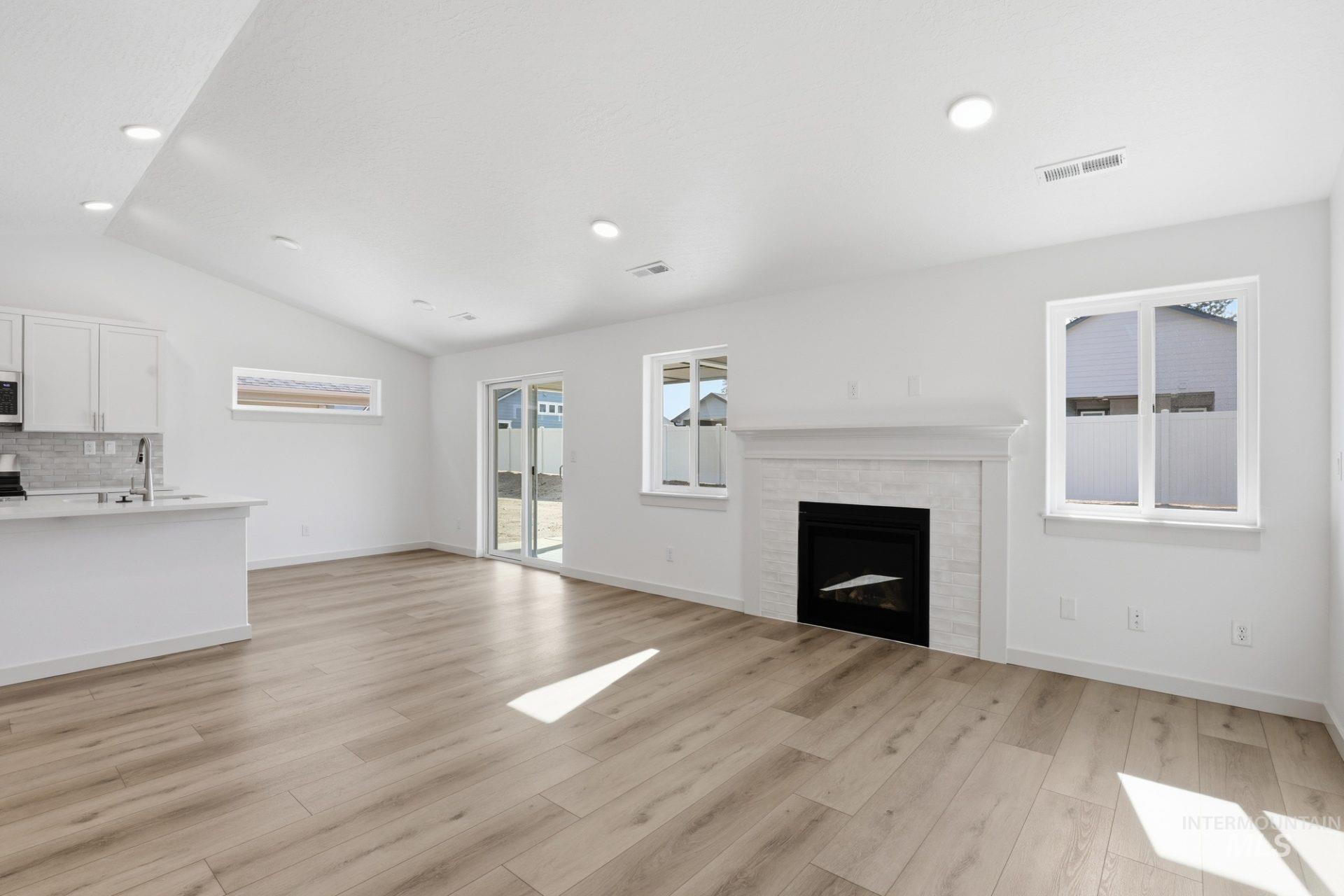 11099 Claremont St Property Photo 2