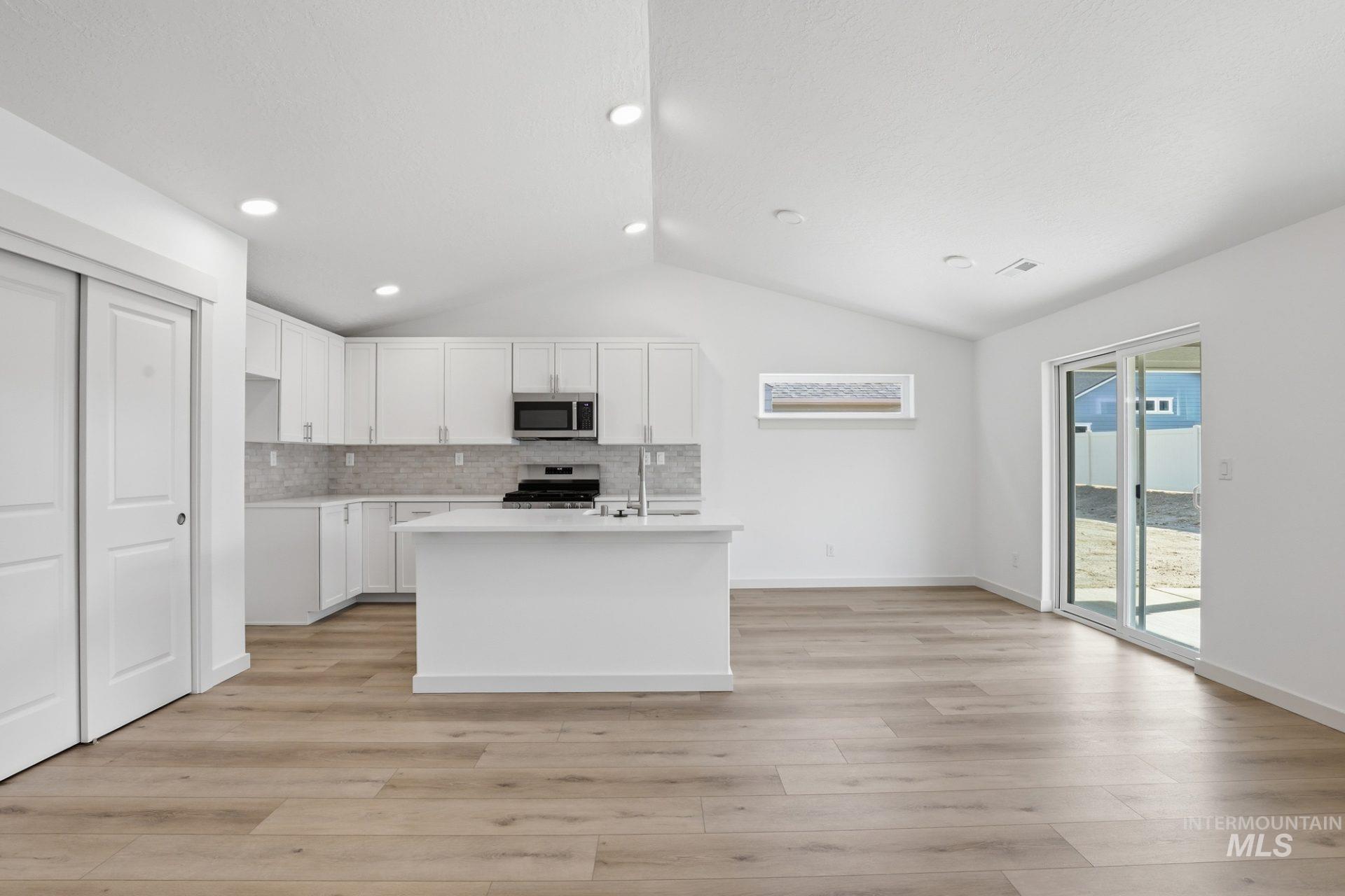 11099 Claremont St Property Photo 3