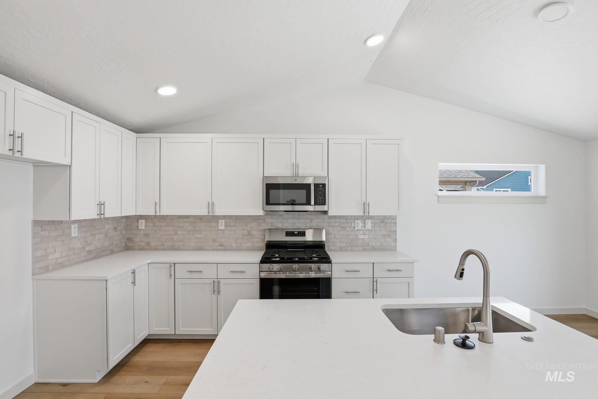 11099 Claremont St Property Photo 4