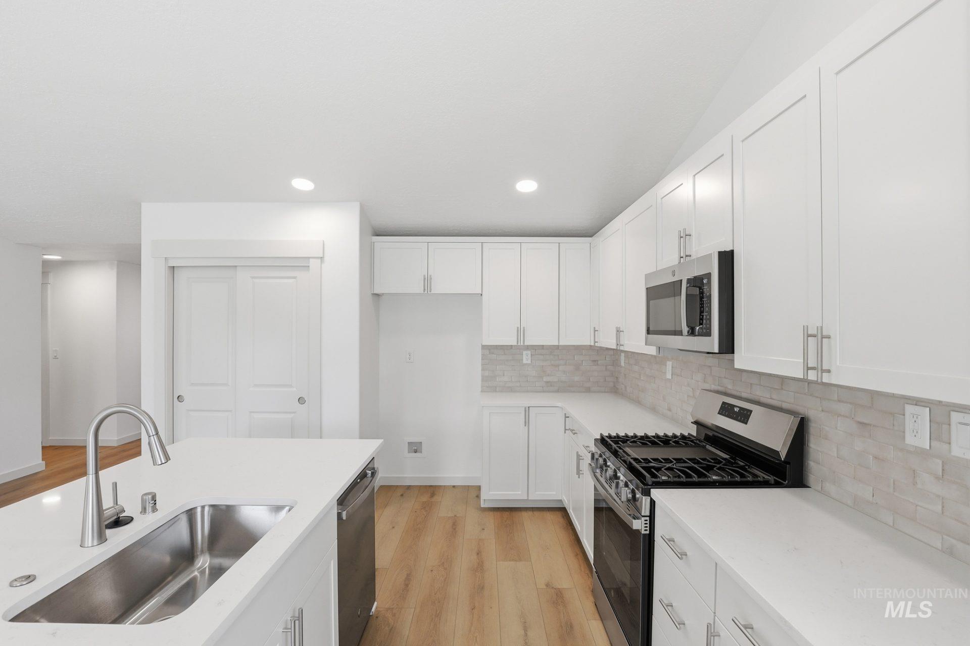 11099 Claremont St Property Photo 5