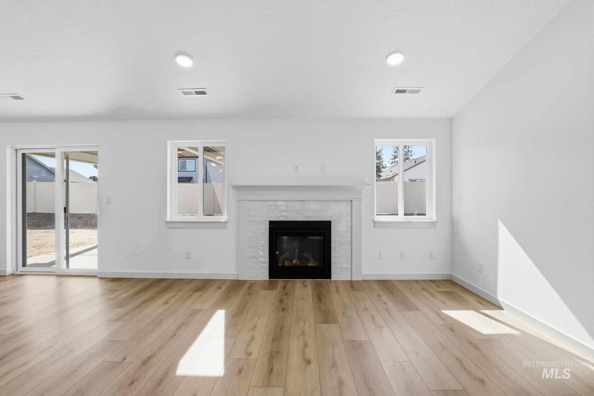 11099 Claremont St Property Photo 6