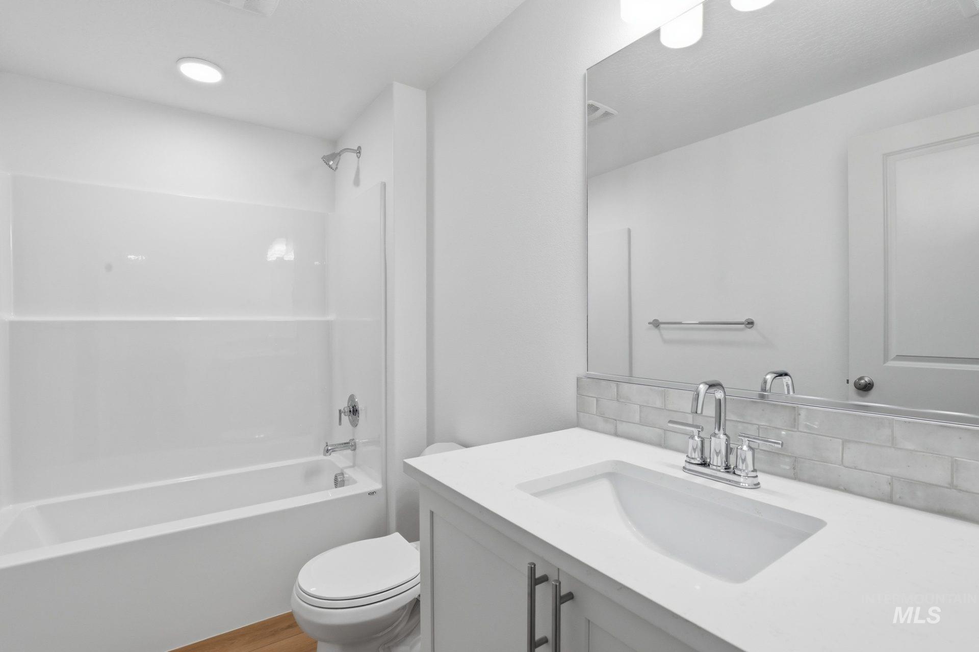 11099 Claremont St Property Photo 9
