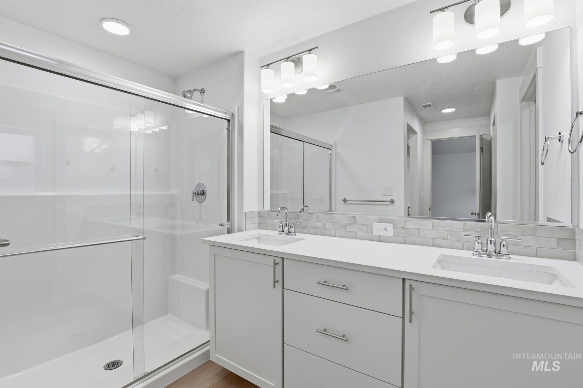 11099 Claremont St Property Photo 13