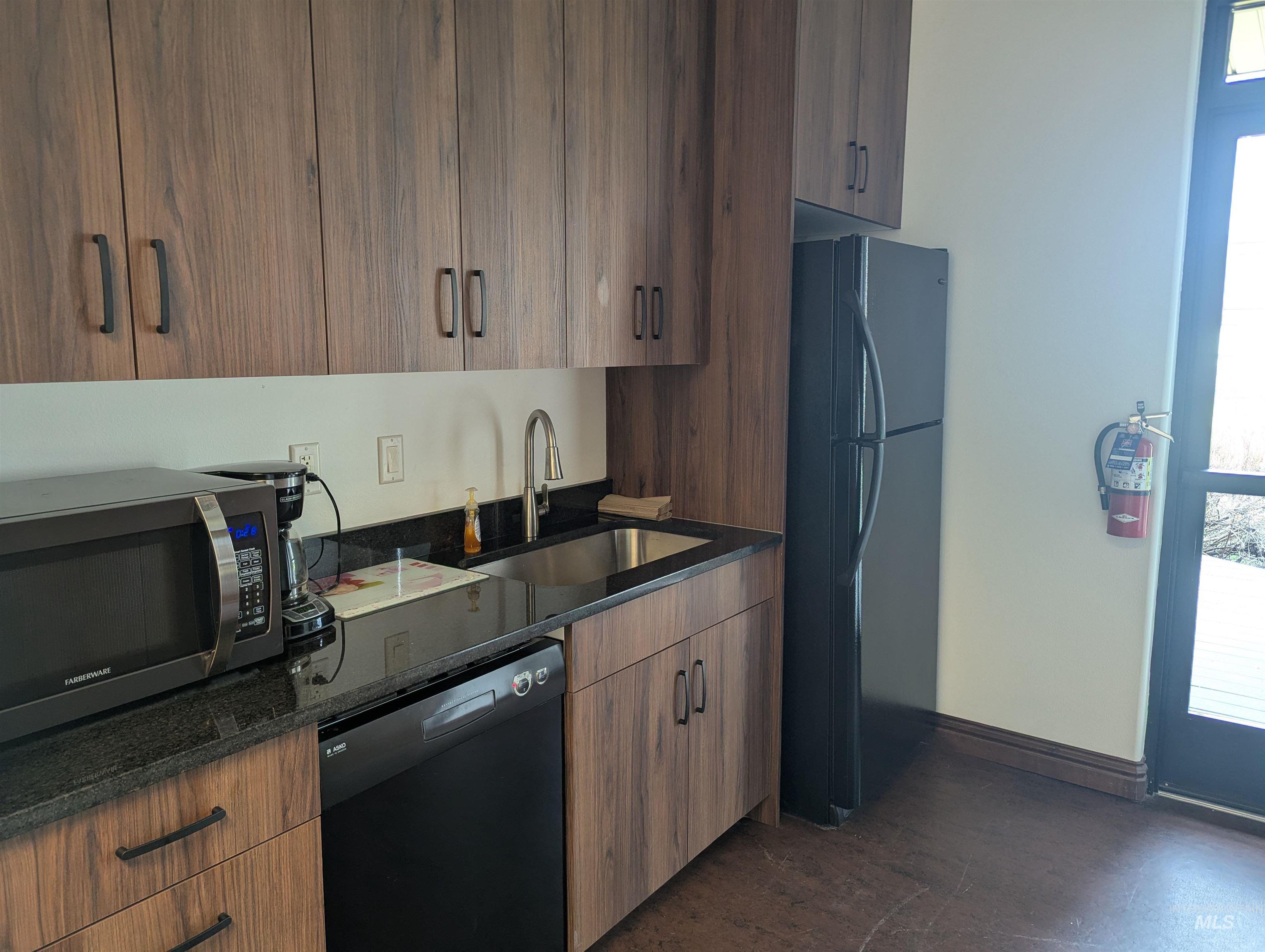 1151 Iron Eagle Property Photo 5