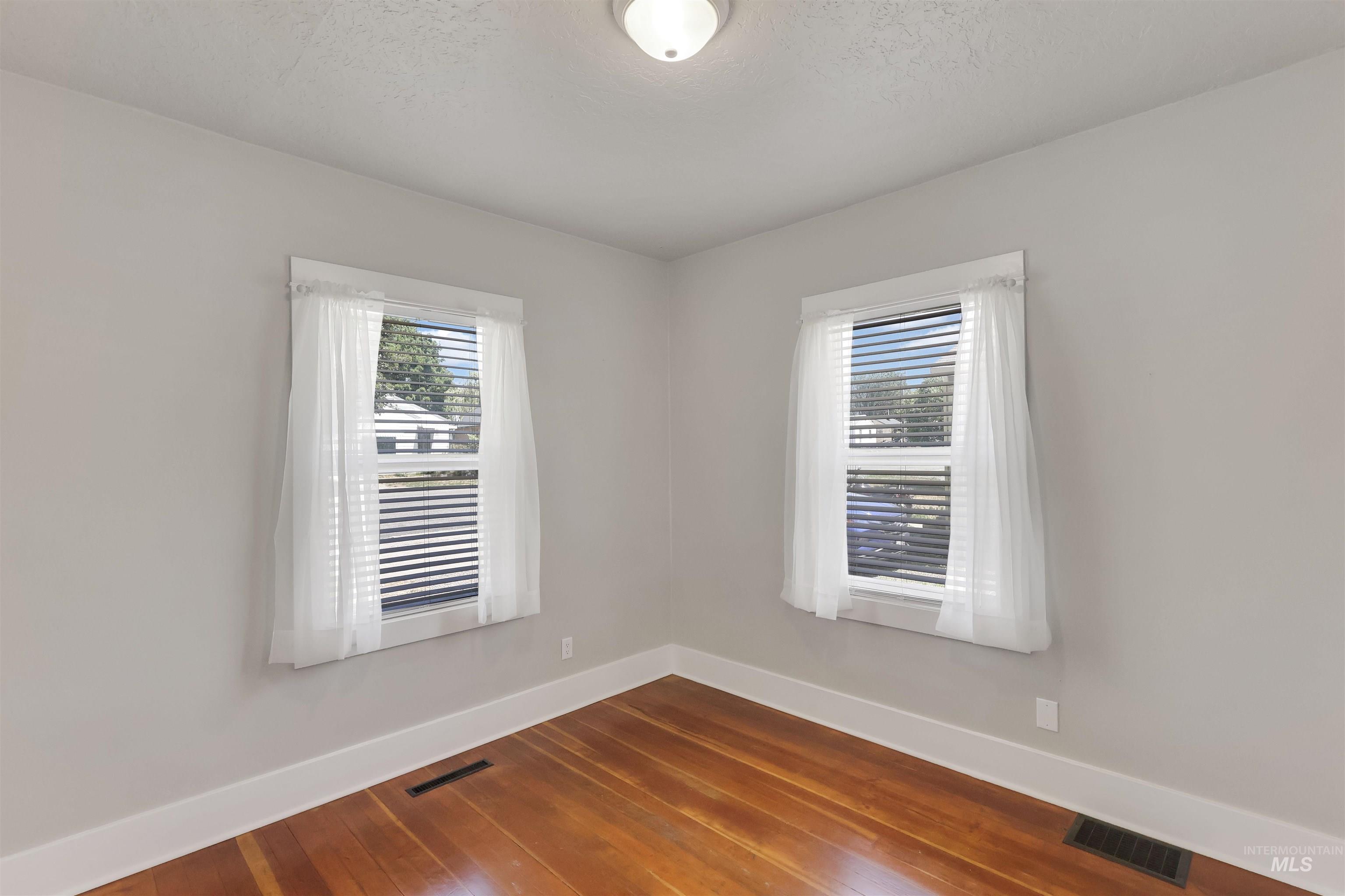 409 E Ave C Property Photo 16